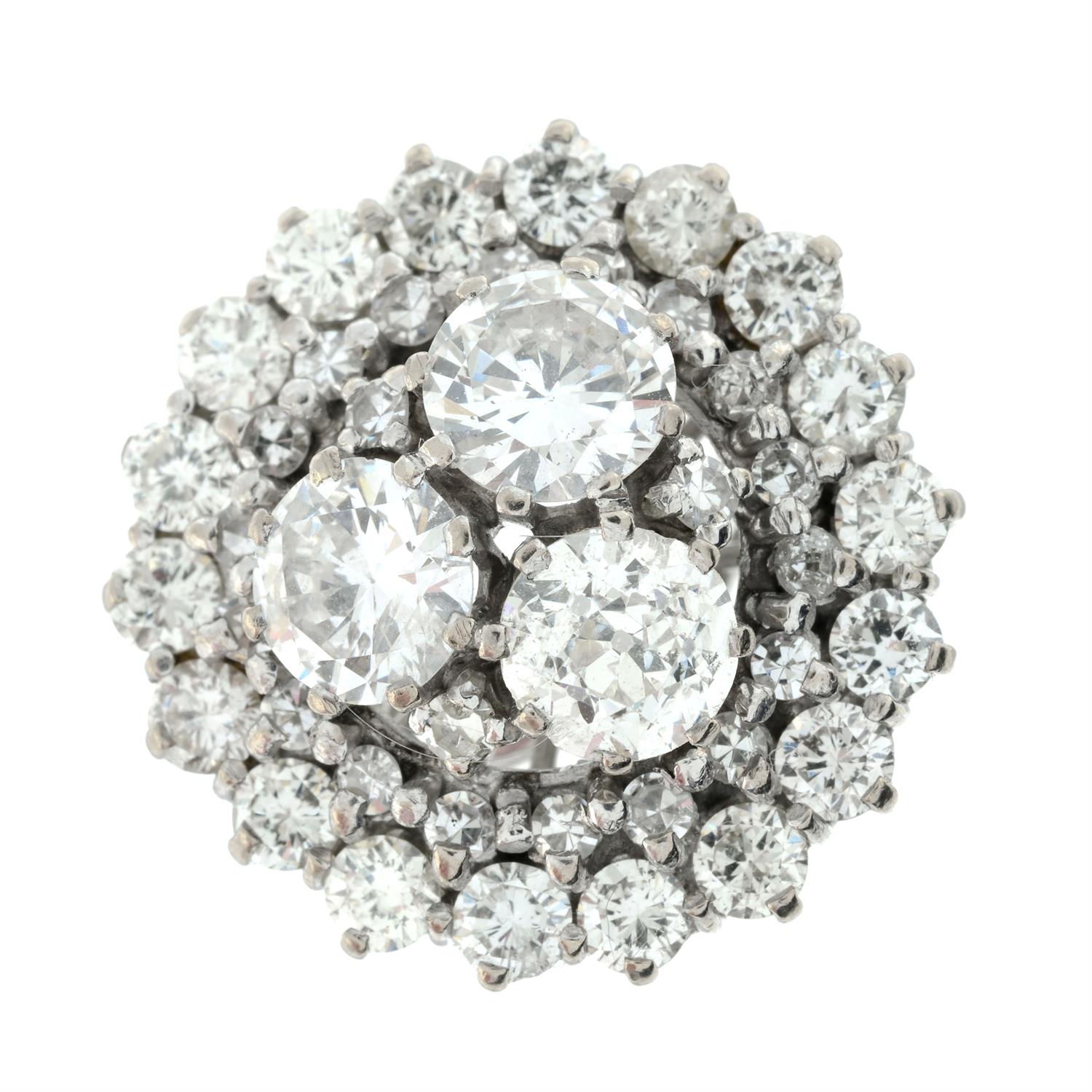 Diamond cluster ring