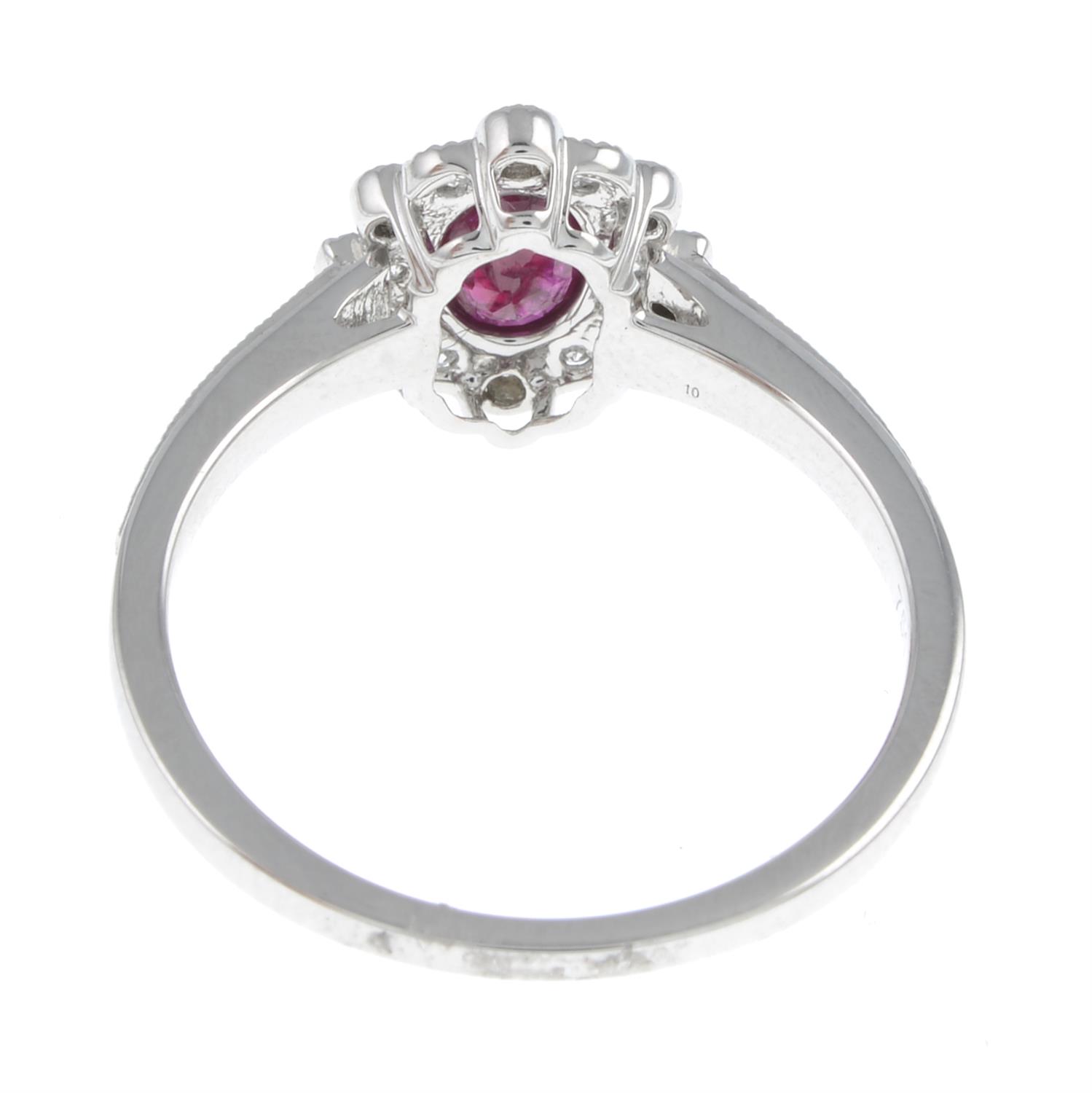 18ct gold ruby & diamond dress ring - Image 2 of 2