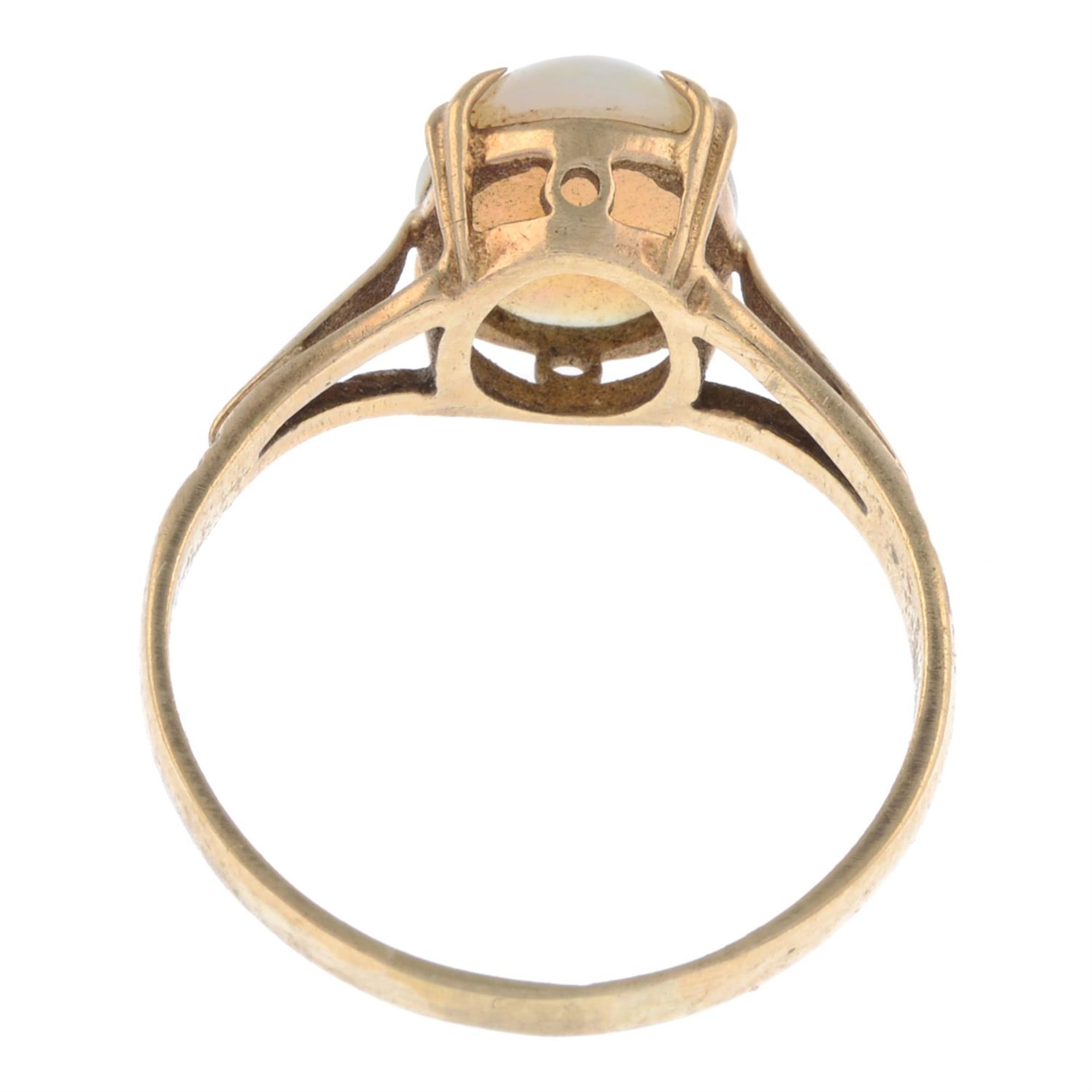 9ct gold opal single-stone ring - Image 2 of 2