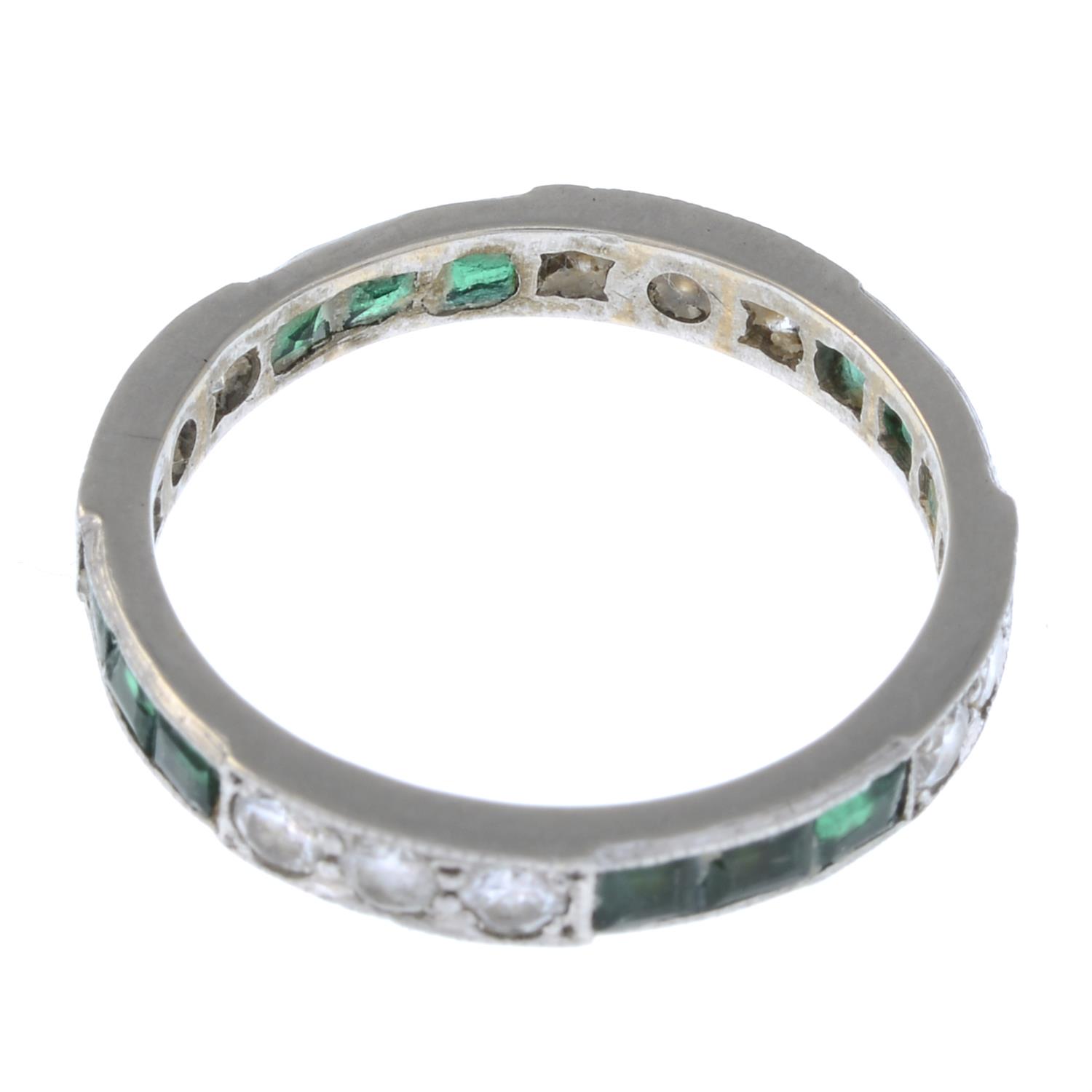 Diamond & emerald ring - Image 2 of 2