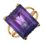 Synthetic colour-change sapphire ring
