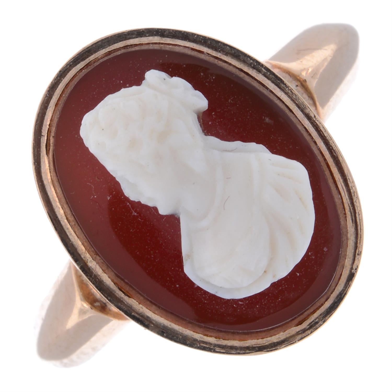 Edwardian 9ct gold agate cameo ring