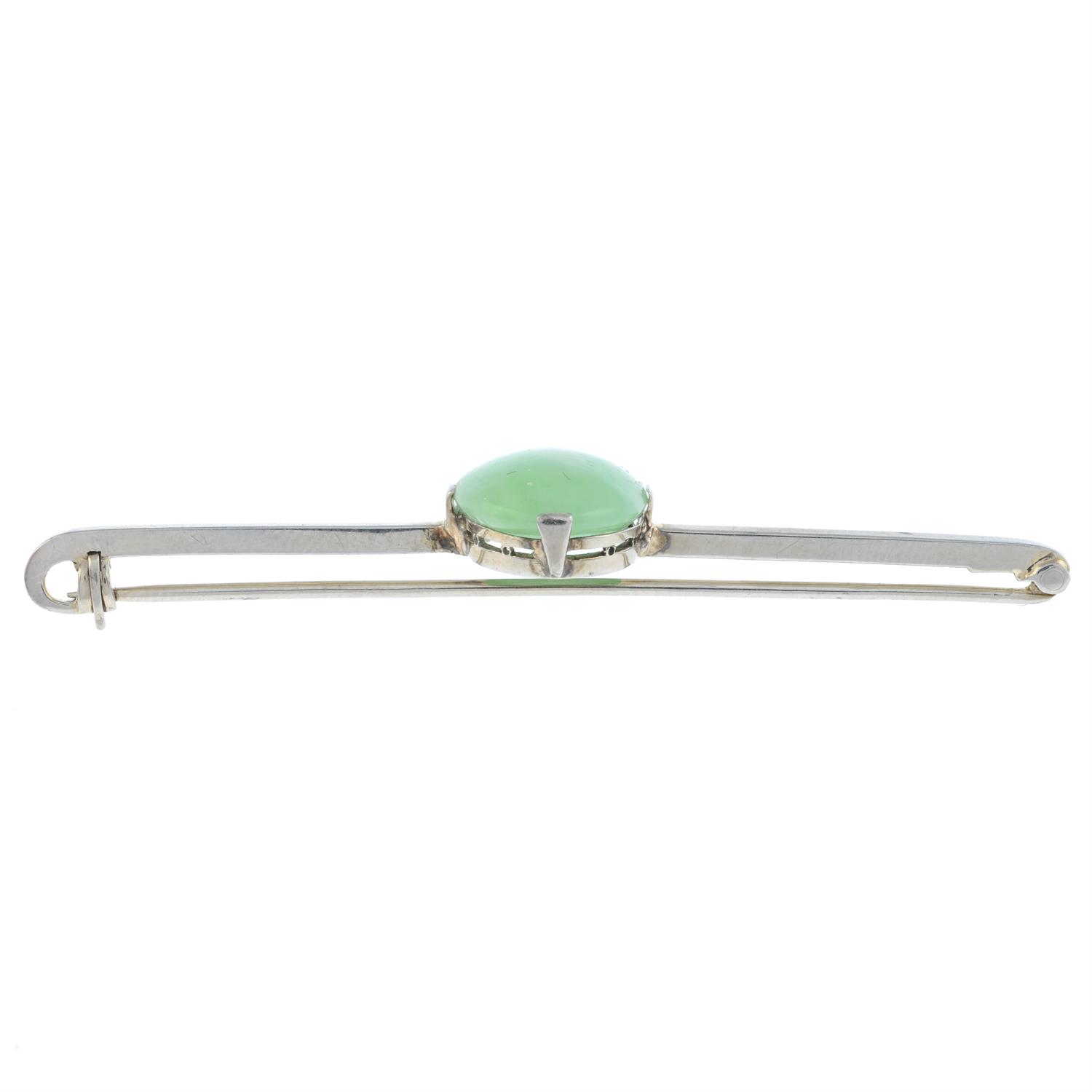 Jade bar brooch - Image 2 of 2