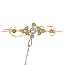 Victorian 15ct gold aquamarine & split pearl brooch