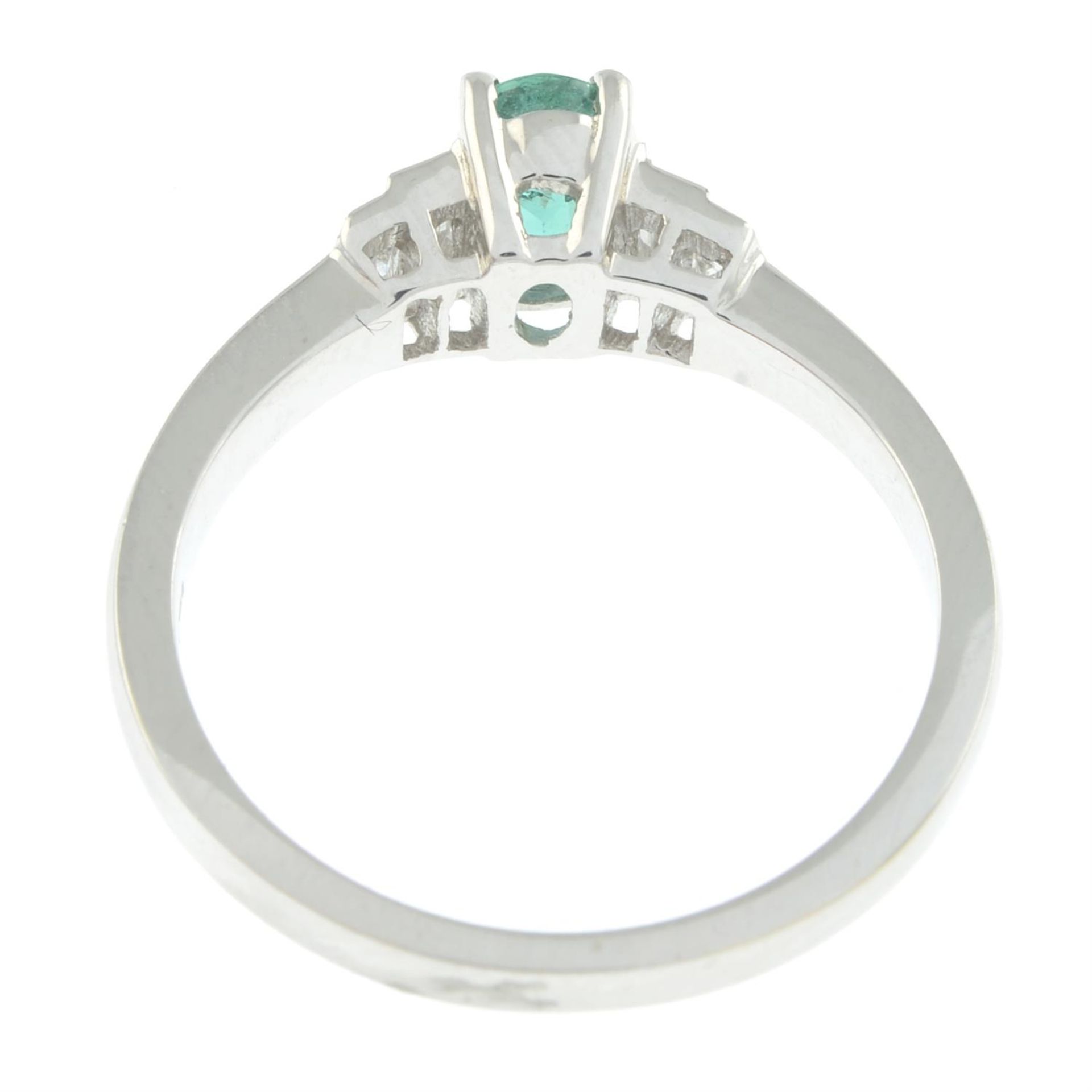 18ct gold emerald & diamond ring - Image 2 of 2