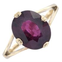 9ct gold garnet single-stone ring