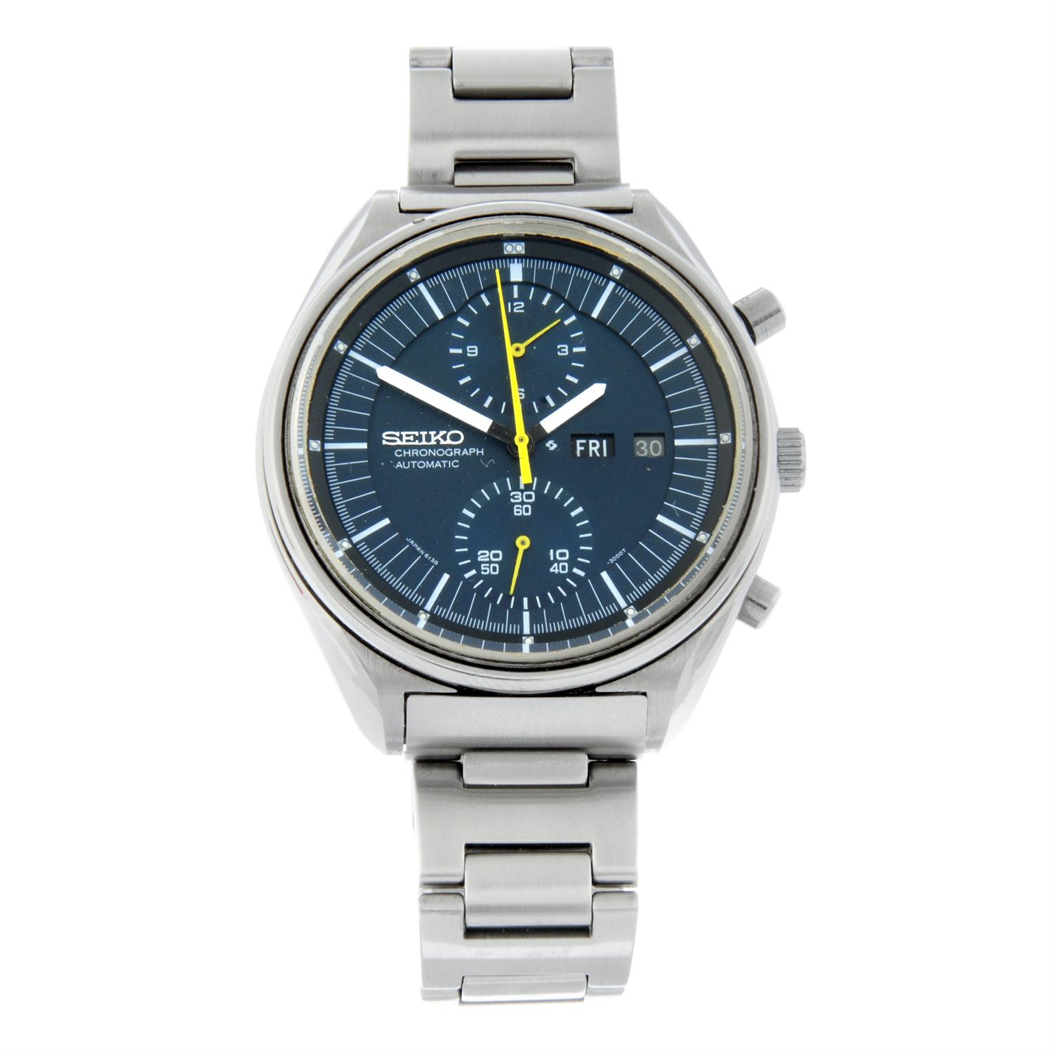 Seiko - a chronograph watch, 42mm.