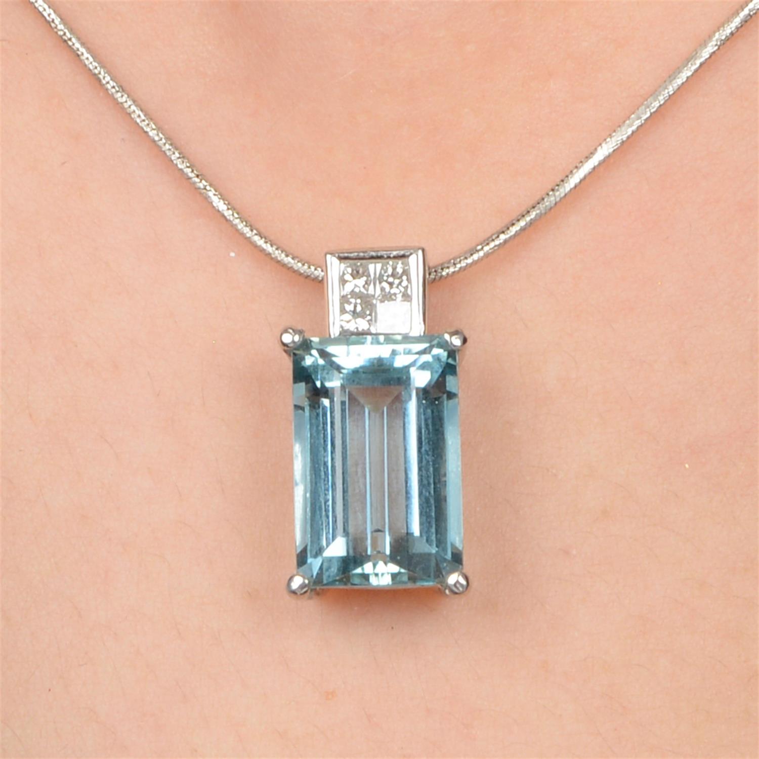 Aquamarine and diamond pendant, with chain