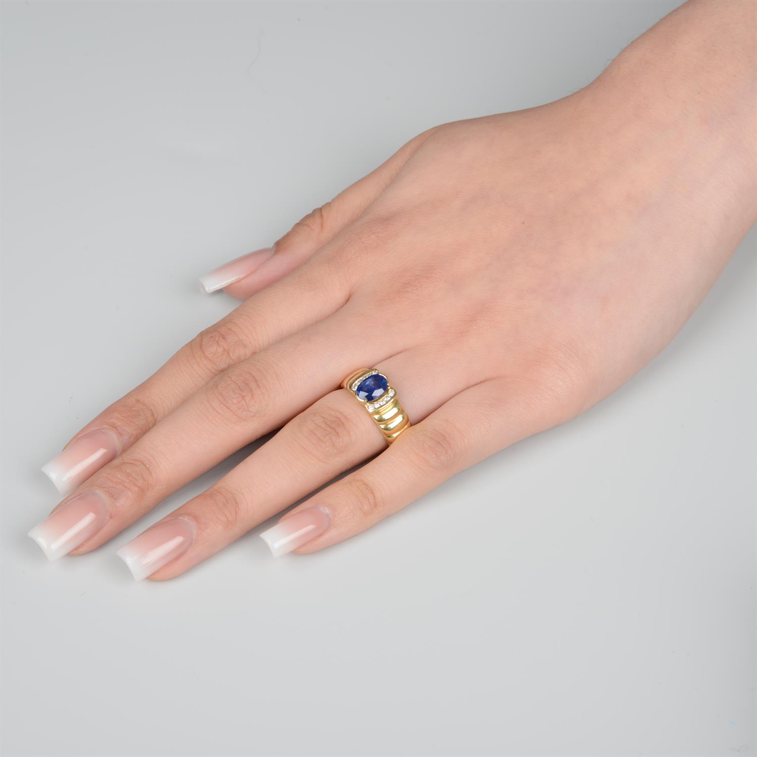 18ct gold sapphire and diamond ring - Image 5 of 5