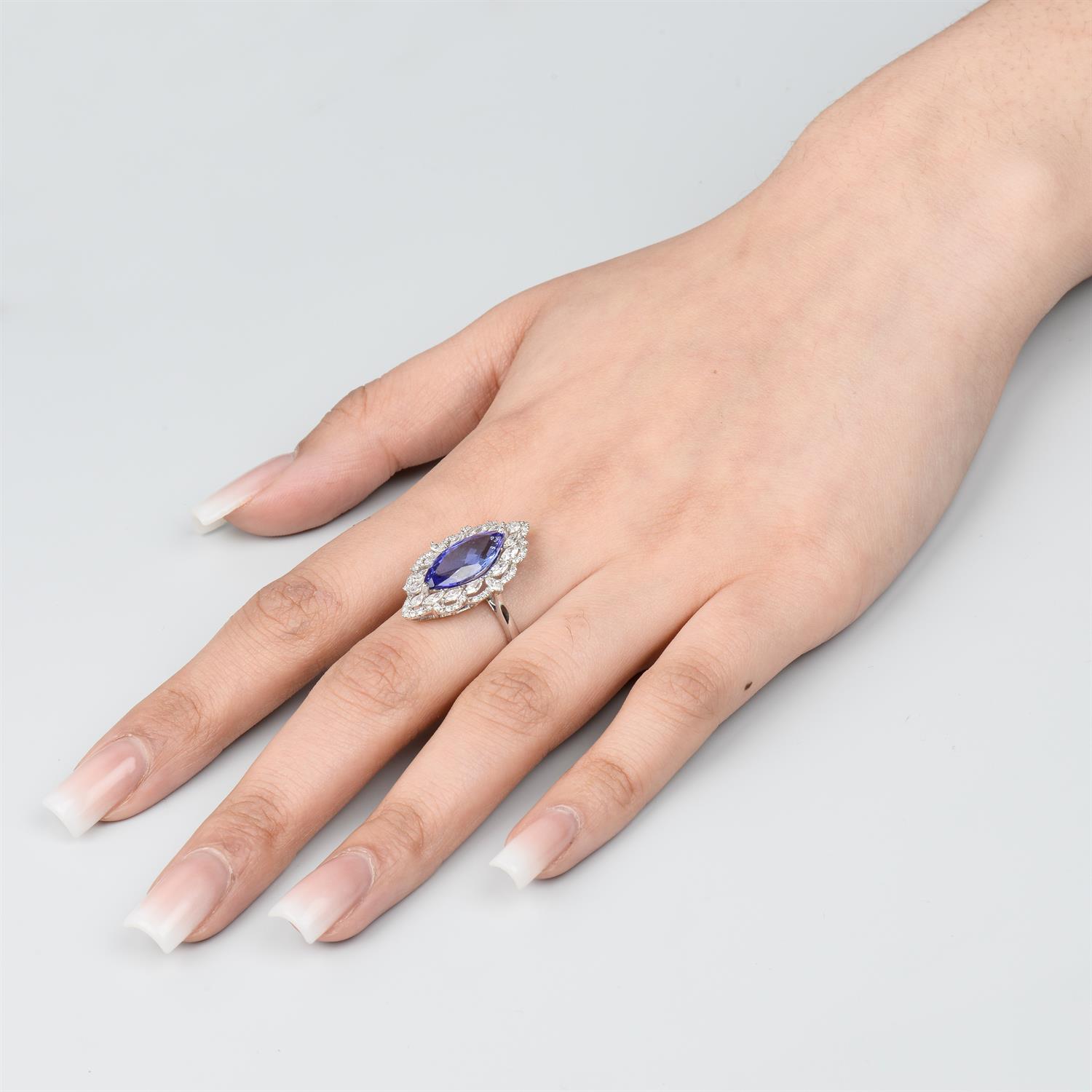 18ct gold tanzanite and diamond ring - Bild 5 aus 5