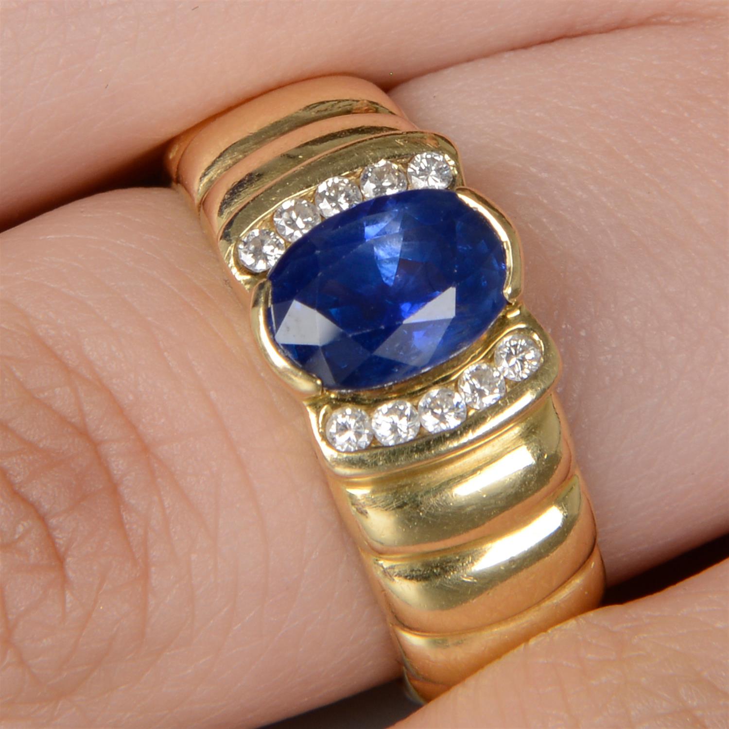 18ct gold sapphire and diamond ring