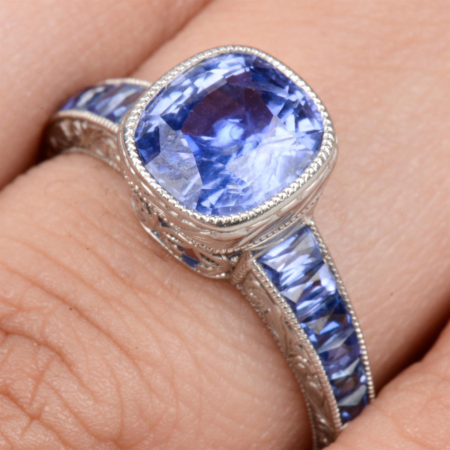 Sapphire ring, by JoAq