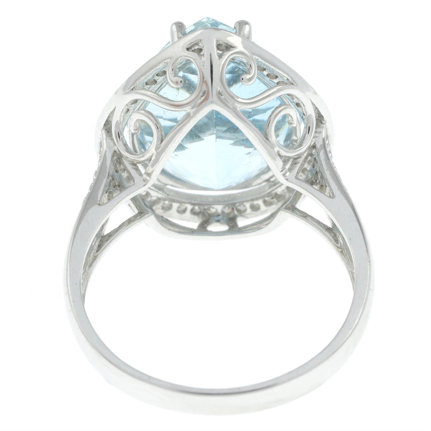 Aquamarine and diamond ring - Image 3 of 5