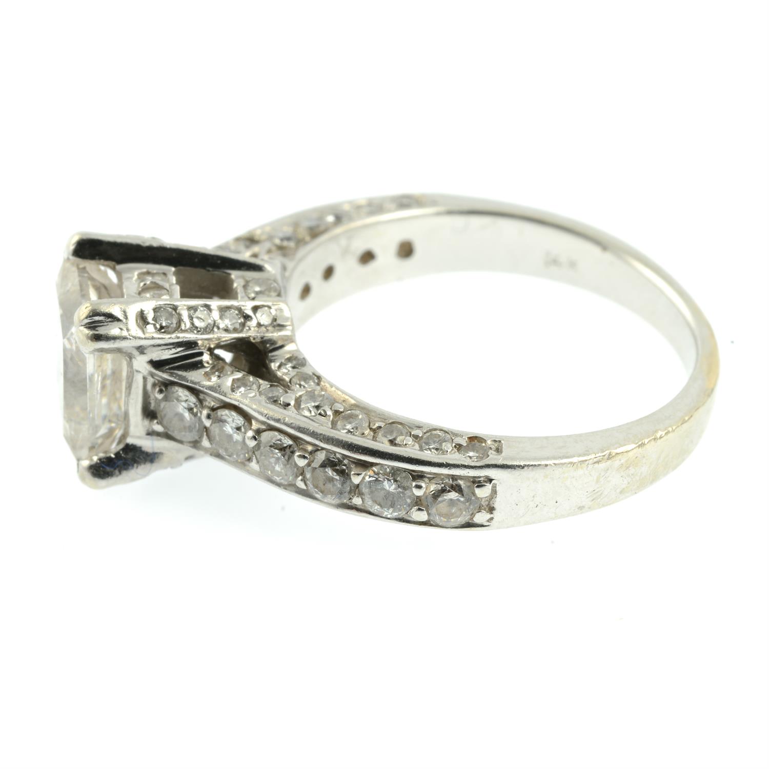 Rectangular-shape diamond ring - Image 3 of 6