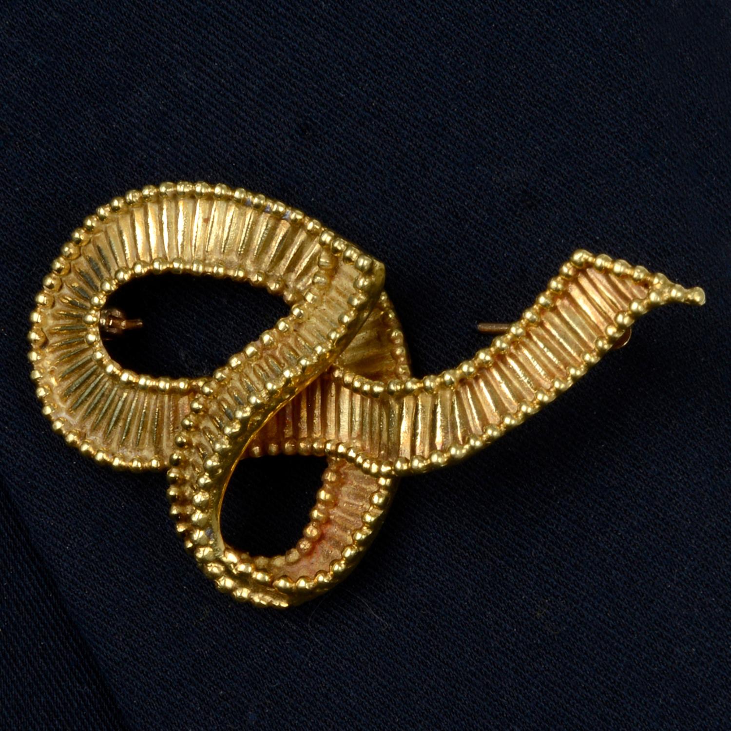 Mid 20th century 18ct gold brooch, by Cartier