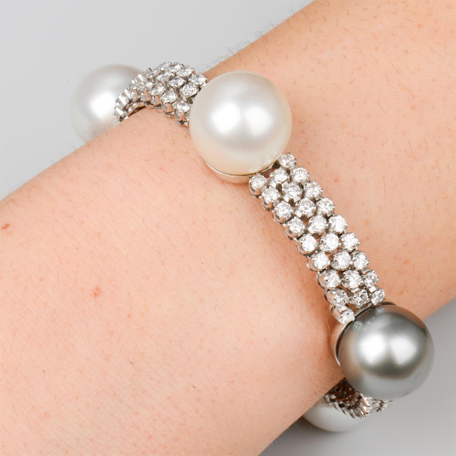 Pearl and diamond bracelet