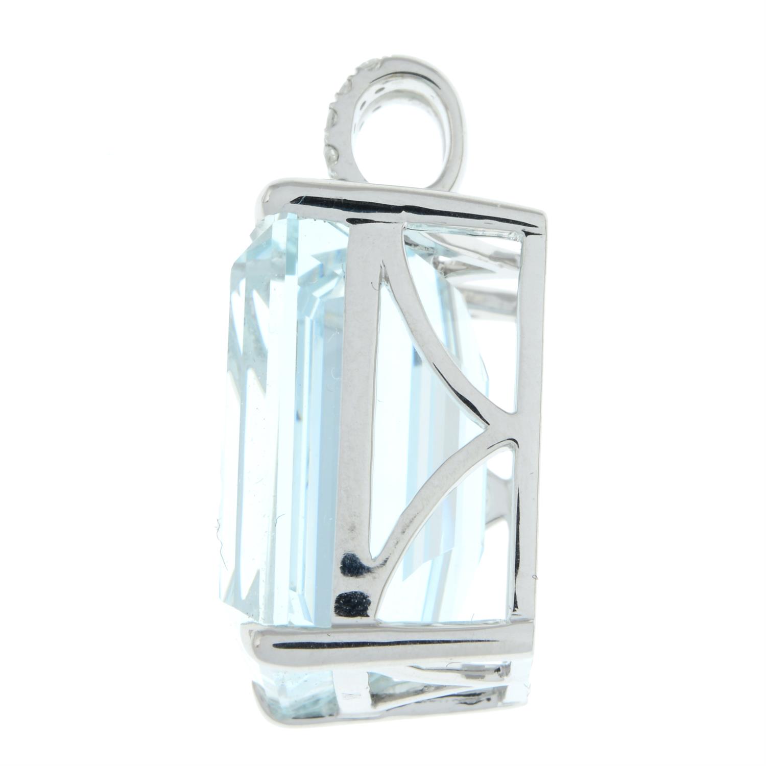 Aquamarine and diamond pendant - Image 3 of 5