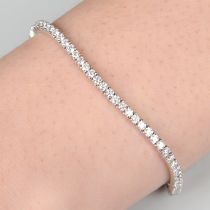 18ct gold diamond line bracelet