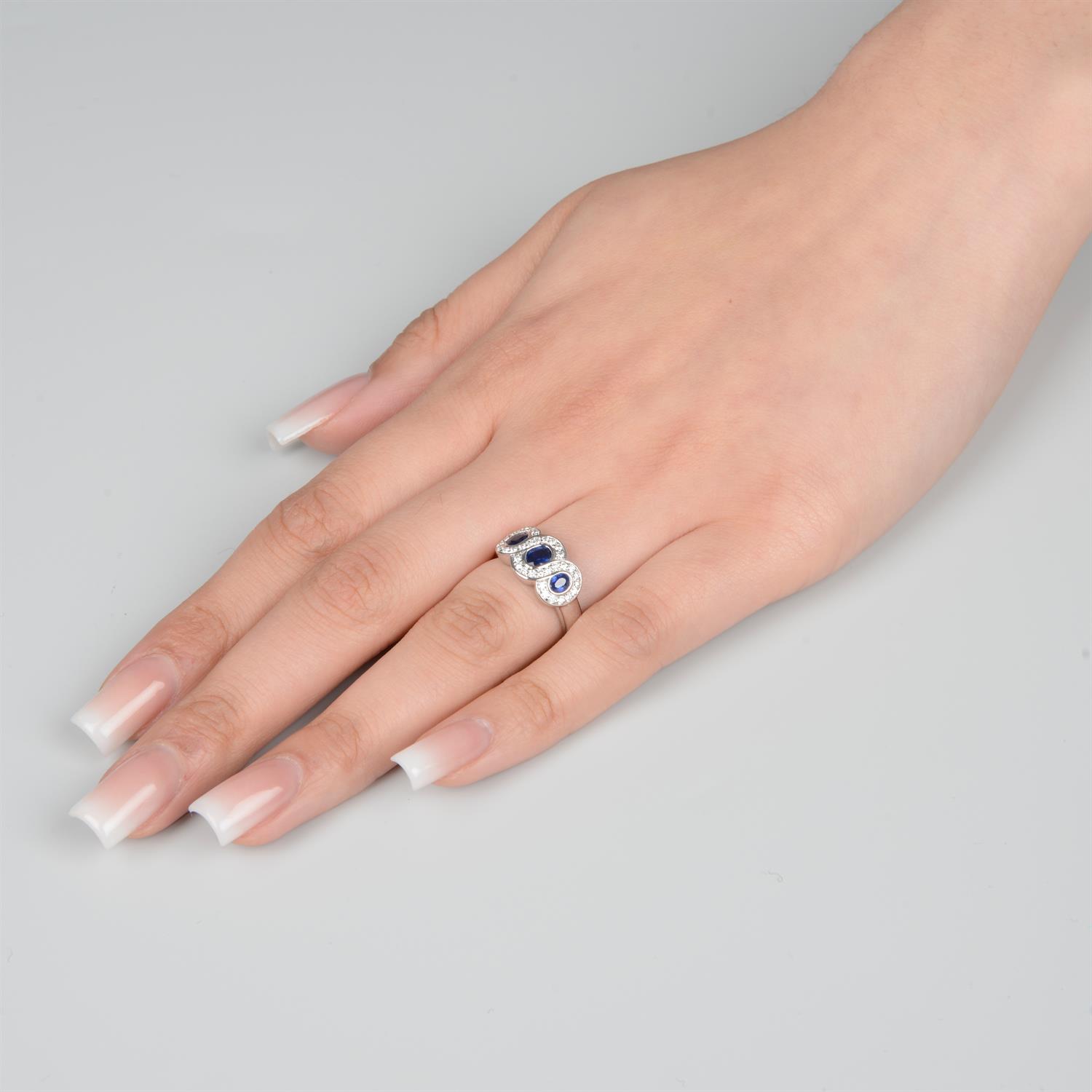 18ct gold sapphire and diamond ring - Image 5 of 5