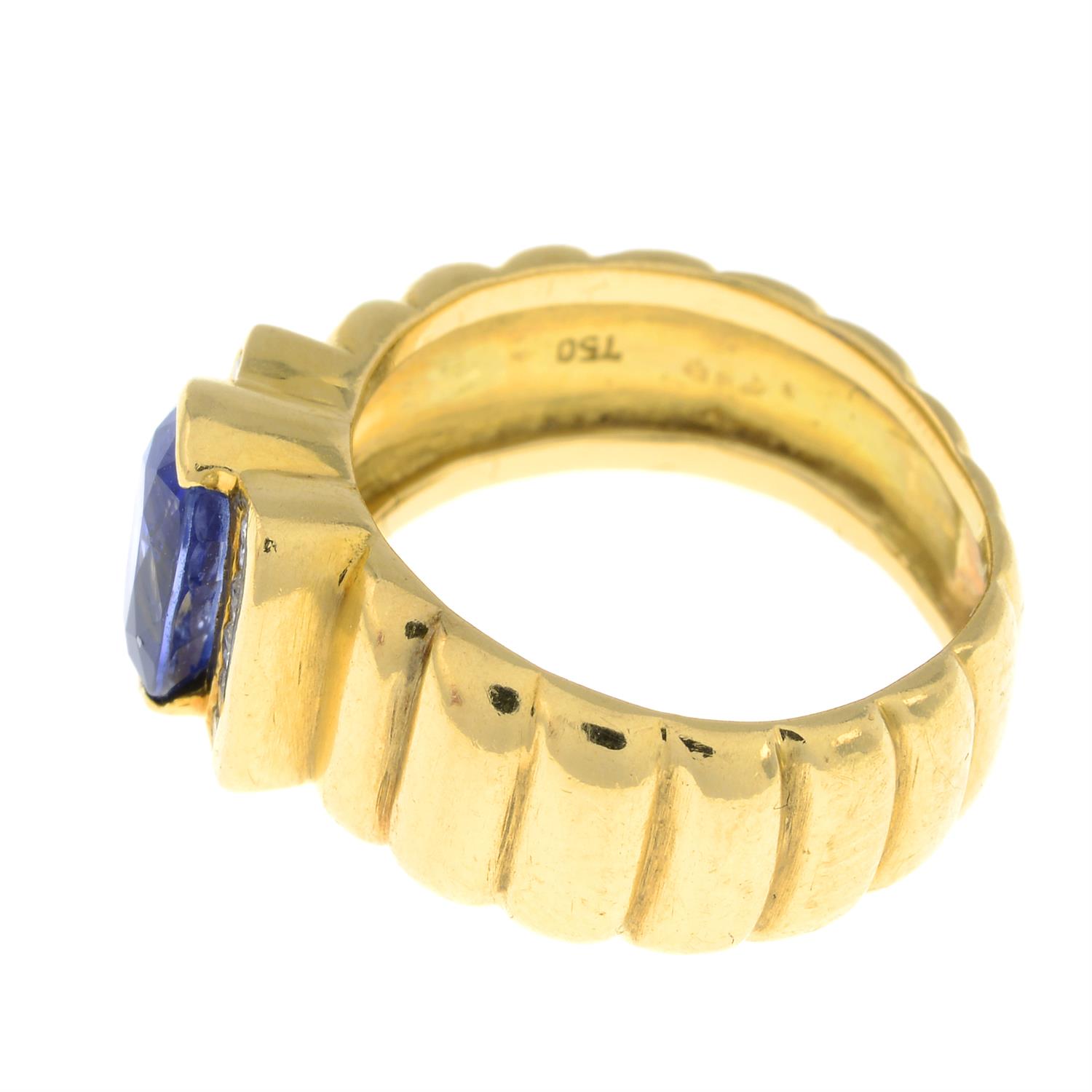 18ct gold sapphire and diamond ring - Image 4 of 5