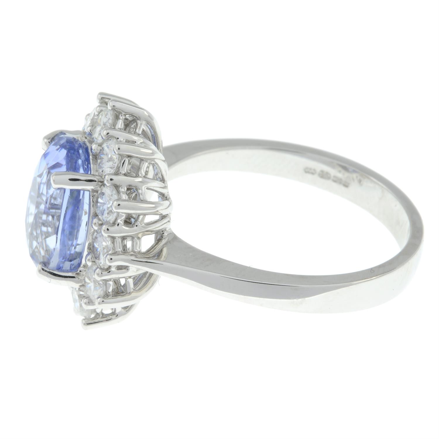 18ct gold Ceylon sapphire and diamond ring - Image 4 of 5