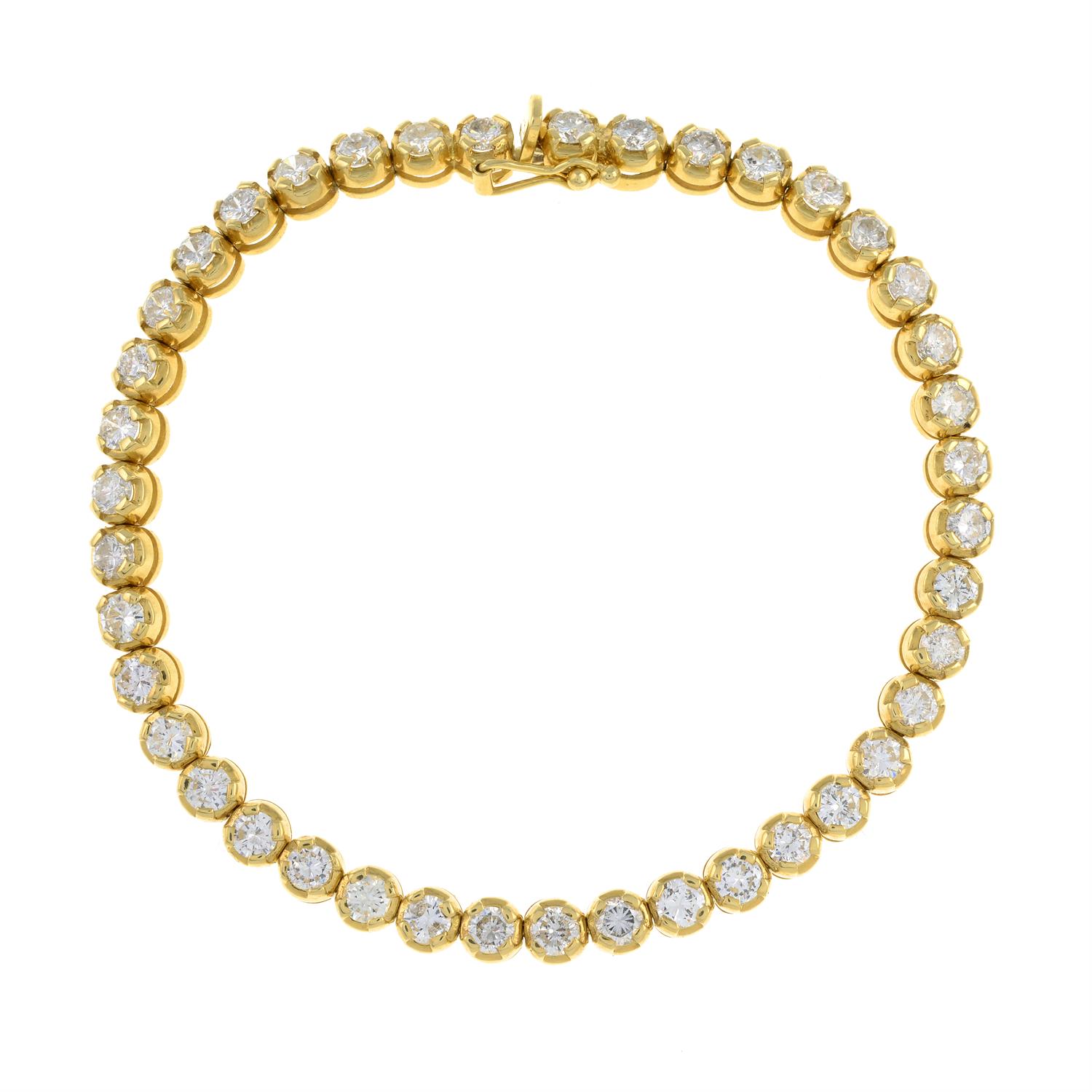 18ct gold brilliant-cut diamond line bracelet - Image 2 of 4