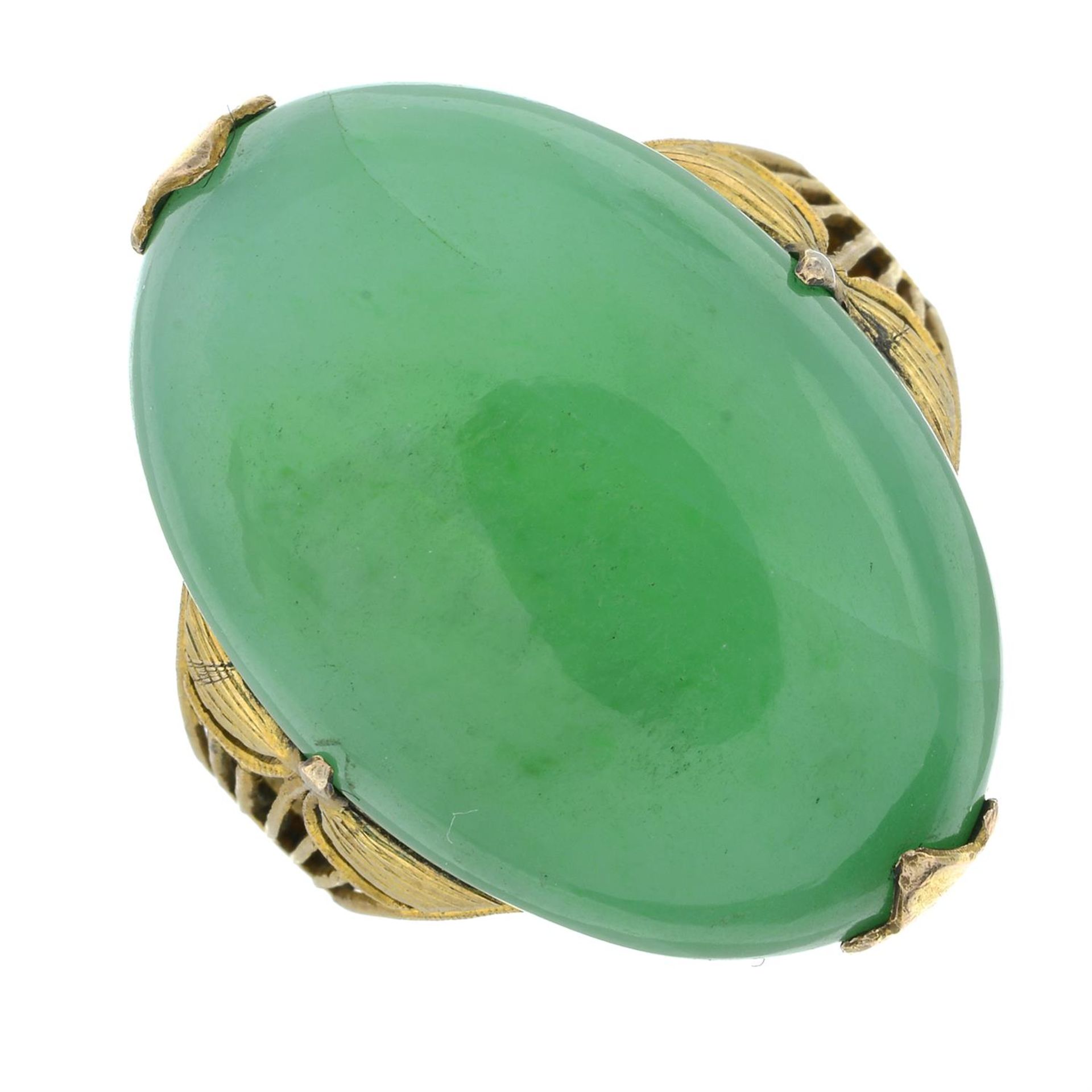 Mid 20th century gold jadeite jade ring - Image 2 of 5