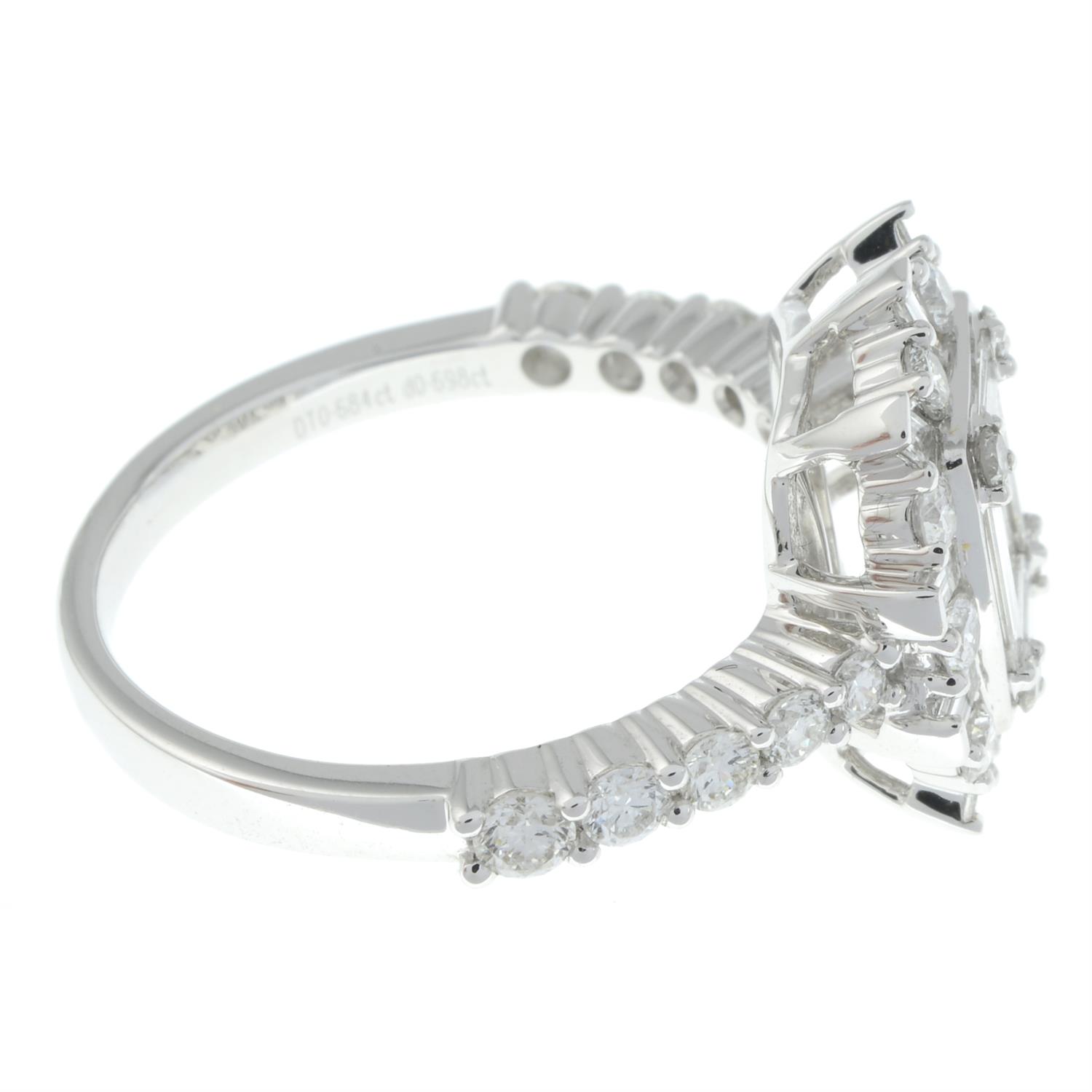 Diamond cluster ring - Image 5 of 6