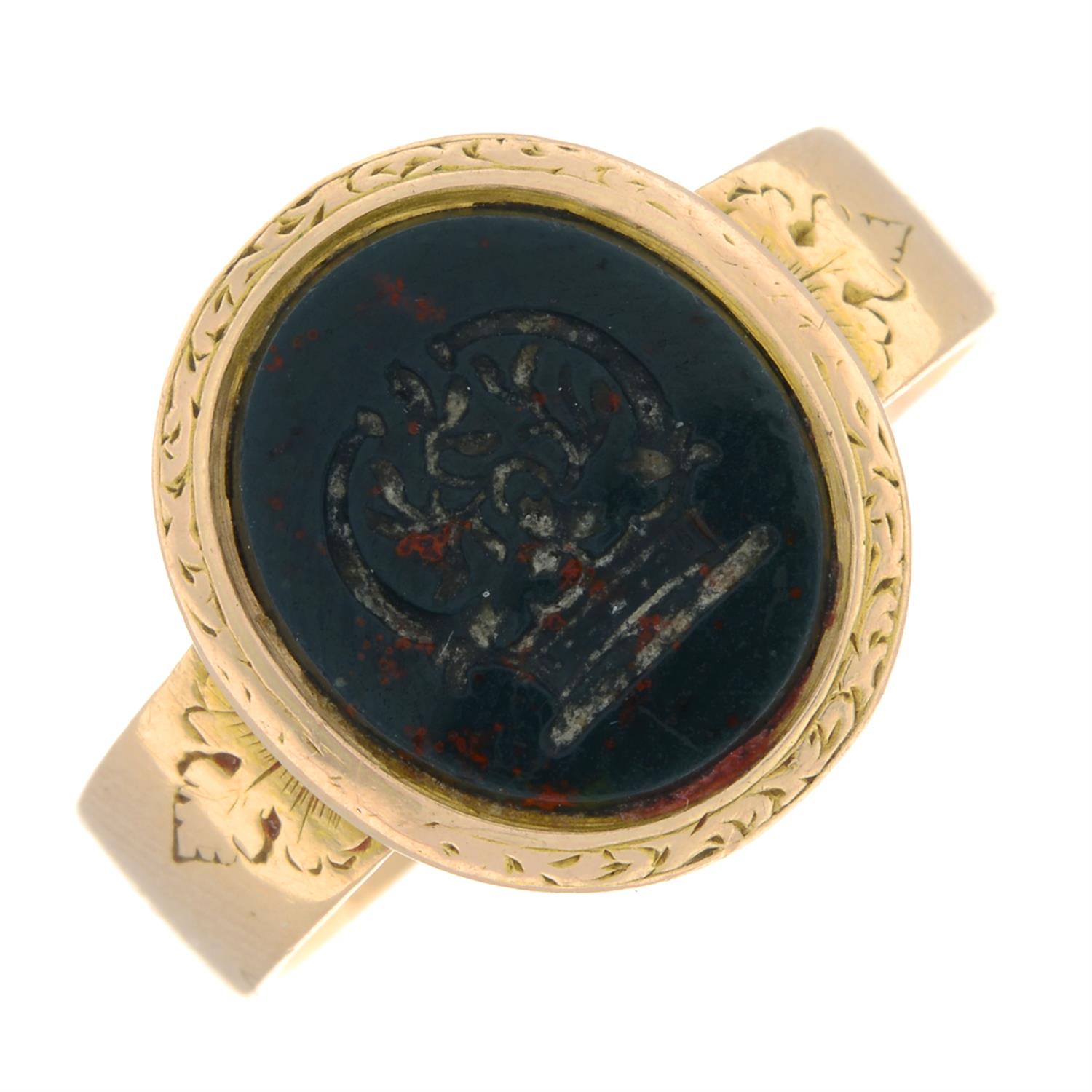 Victorian gold bloodstone signet ring - Image 2 of 6