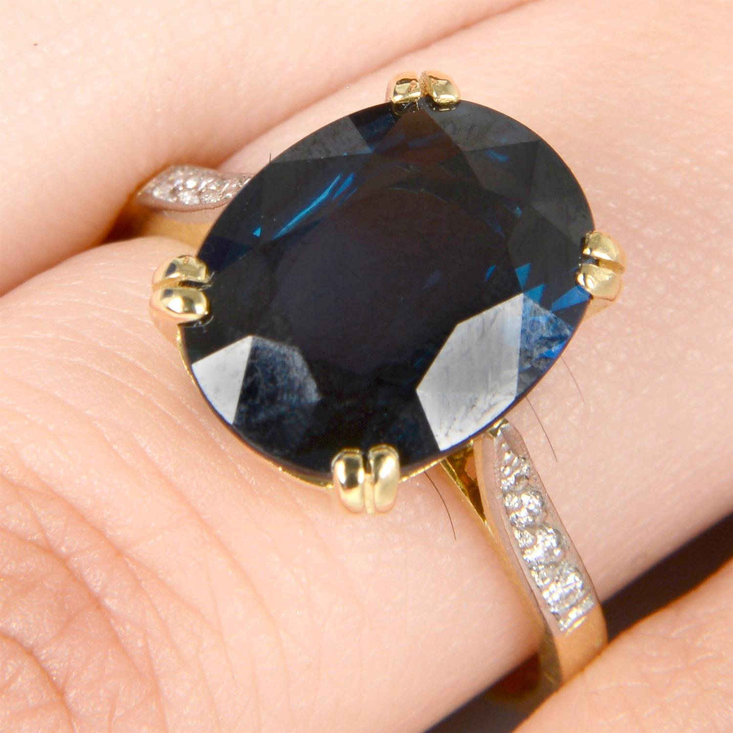 18ct gold Madagascan sapphire and diamond ring