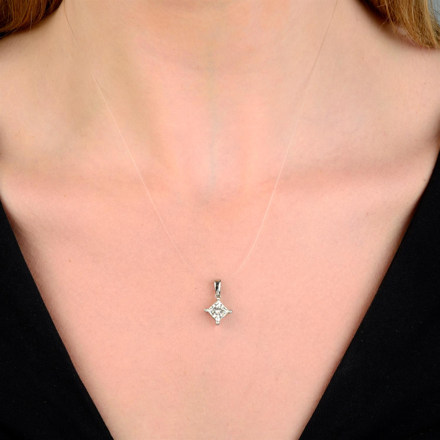 Square-shape diamond pendant - Image 5 of 10