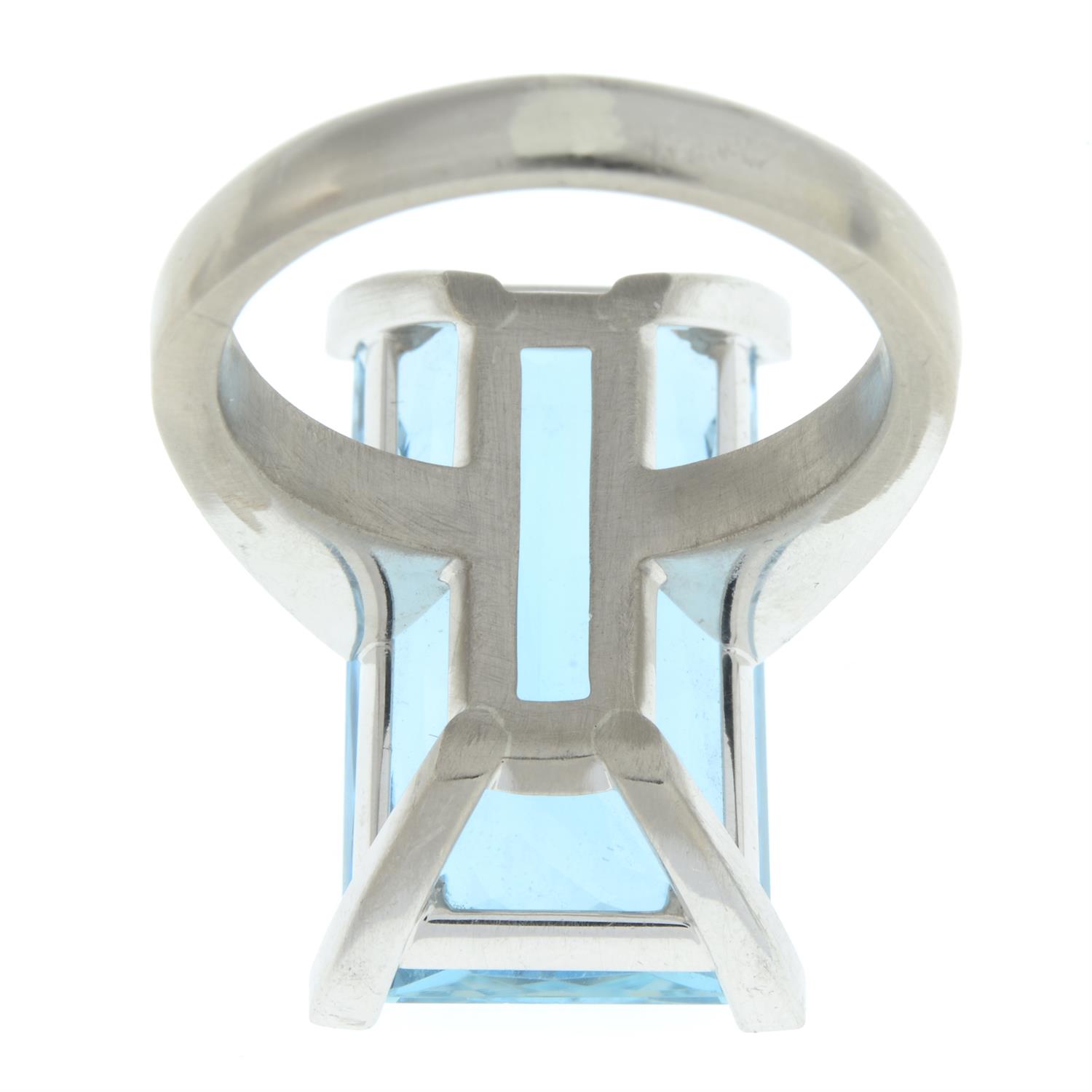 Aquamarine and diamond ring - Image 3 of 5