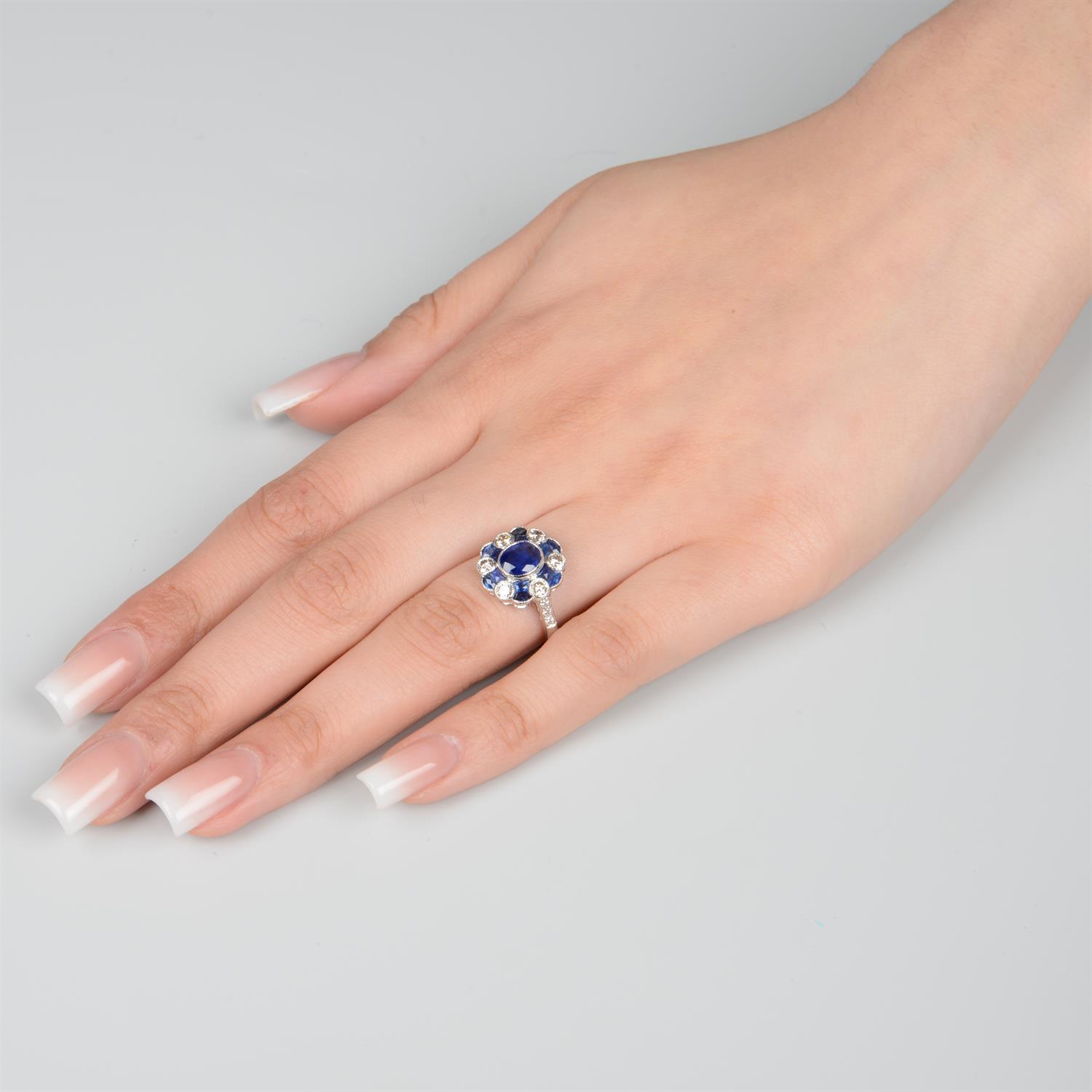 Sapphire and diamond floral cluster ring - Bild 5 aus 5