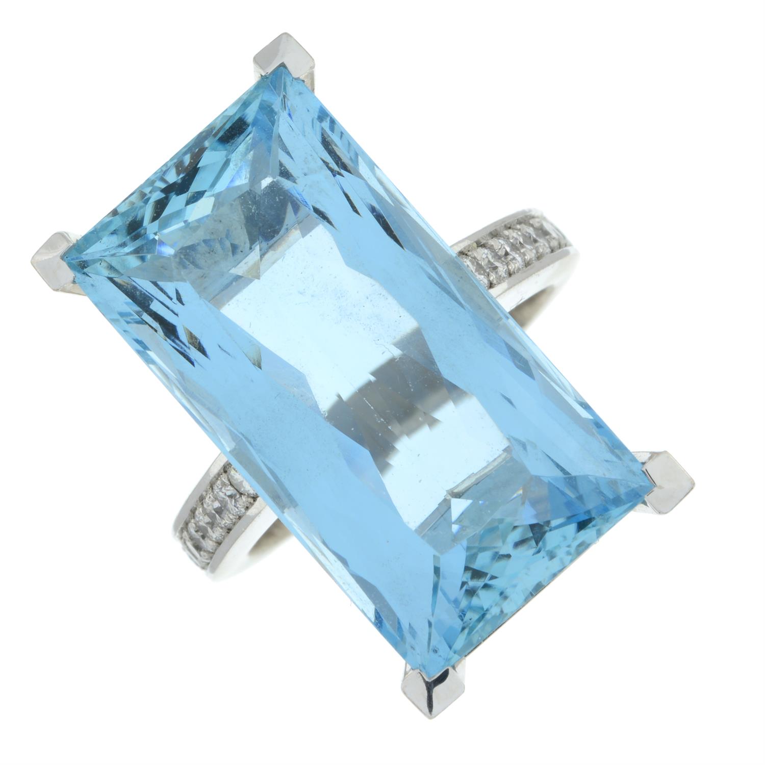 Aquamarine and diamond ring - Image 2 of 5