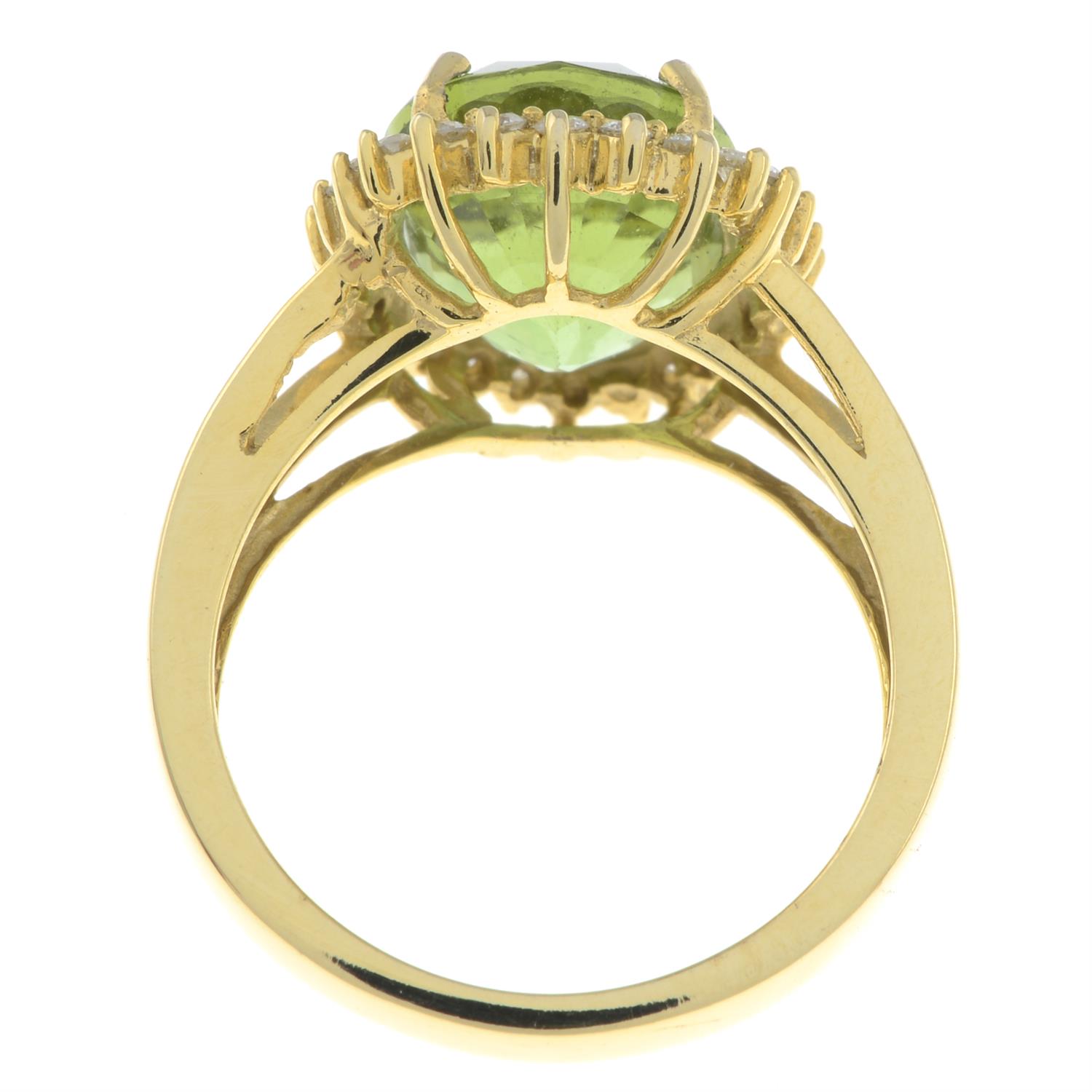 Green tourmaline and diamond cluster ring - Image 3 of 5