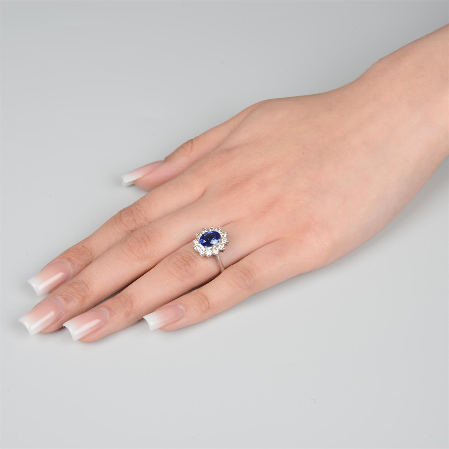 Sapphire and diamond cluster ring - Bild 5 aus 5