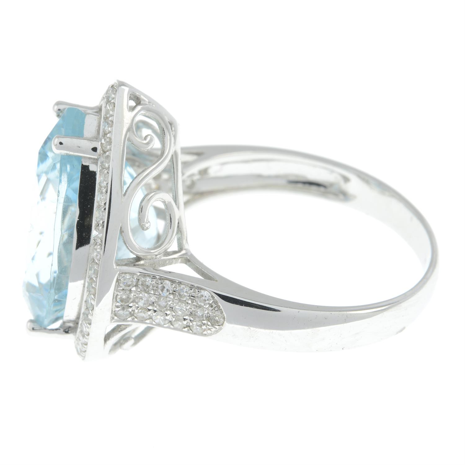 Aquamarine and diamond ring - Image 4 of 5