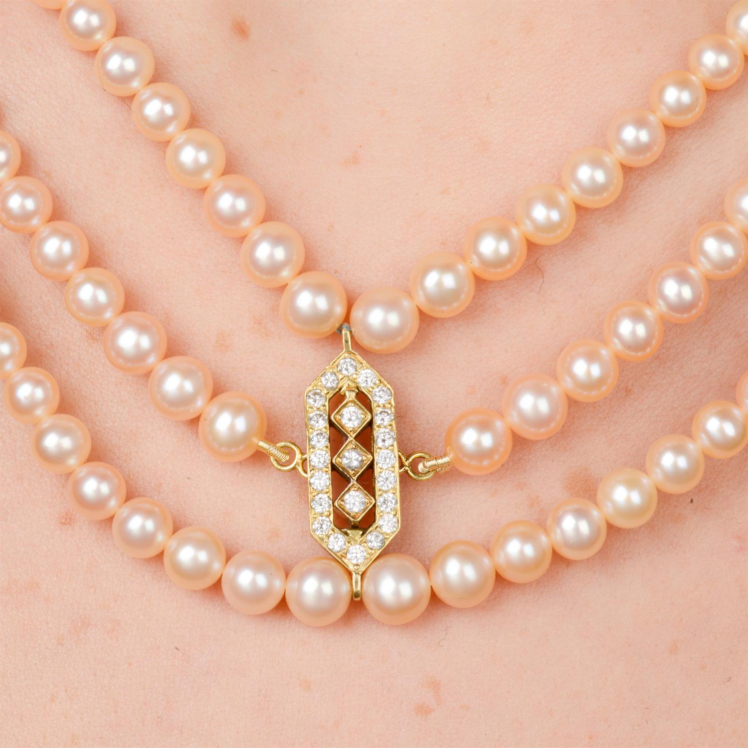 Graduated cultured pearl three-row necklace - Image 5 of 5