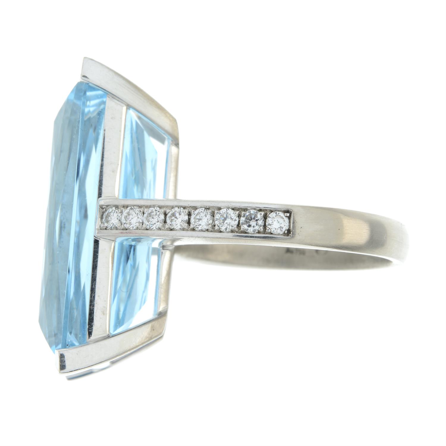 Aquamarine and diamond ring - Image 4 of 5