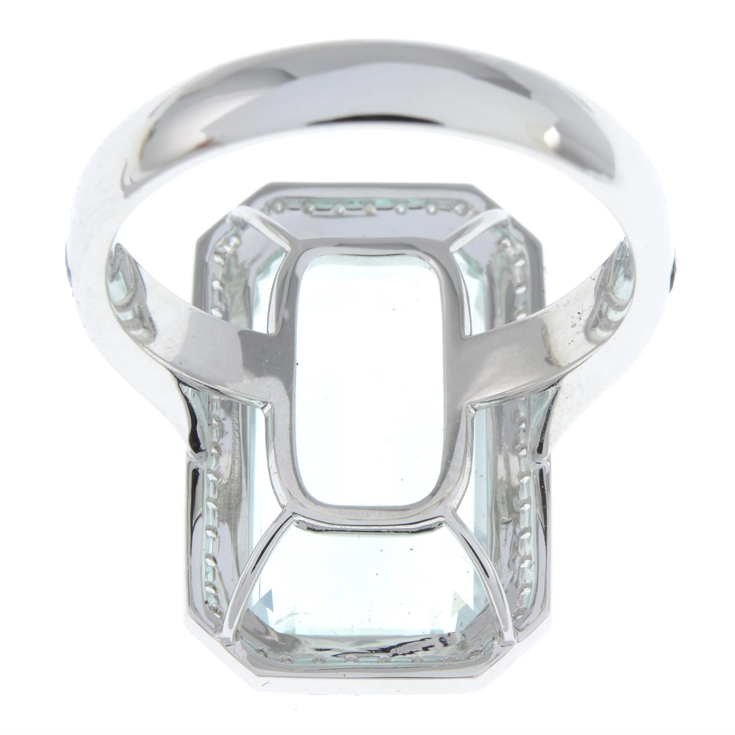 Aquamarine, diamond and sapphire ring - Image 3 of 6