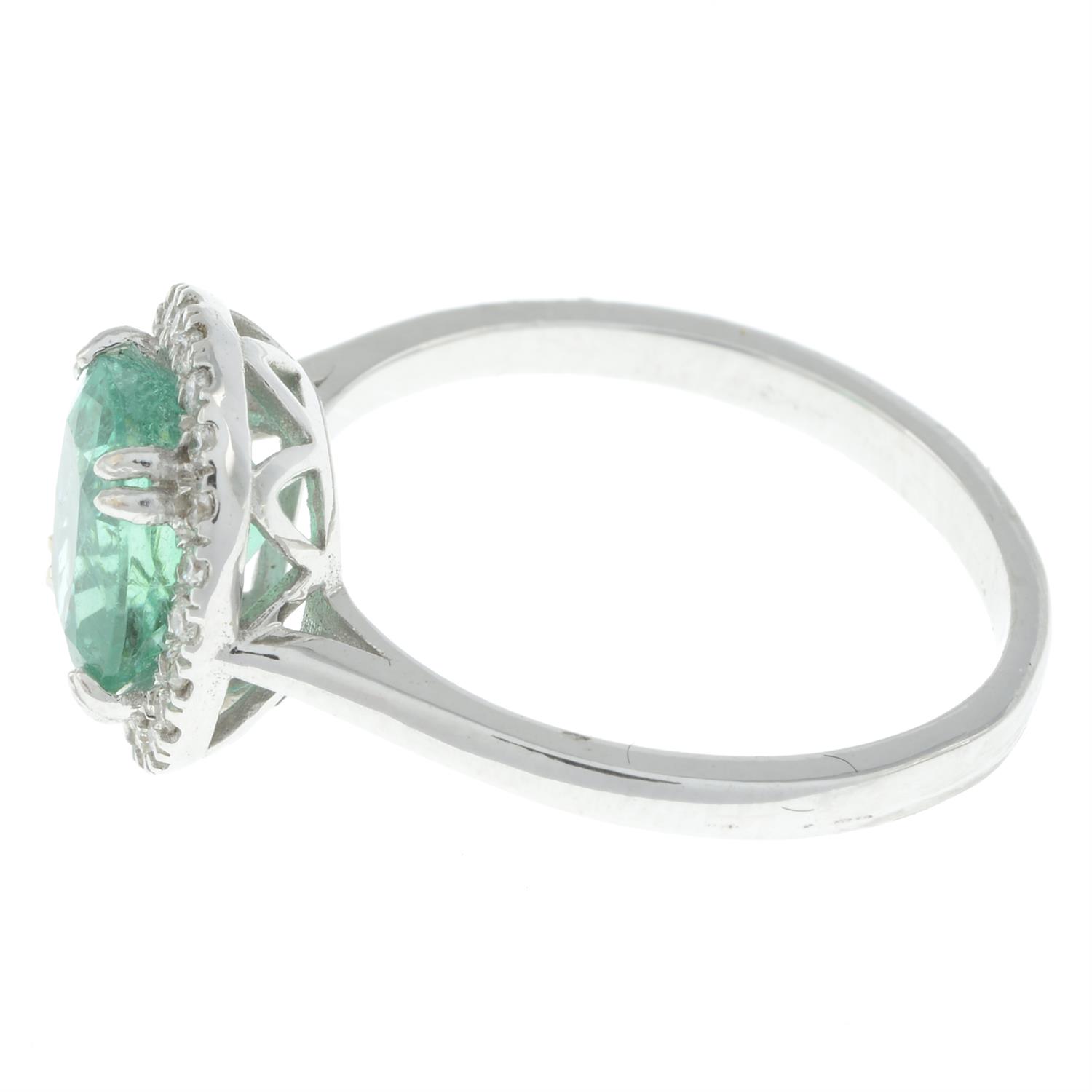 Emerald and diamond cluster ring - Image 4 of 5
