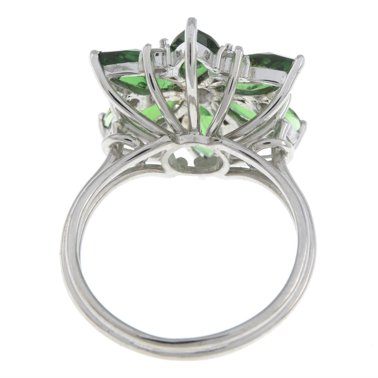 Diamond and green gem floral cluster ring - Image 3 of 5