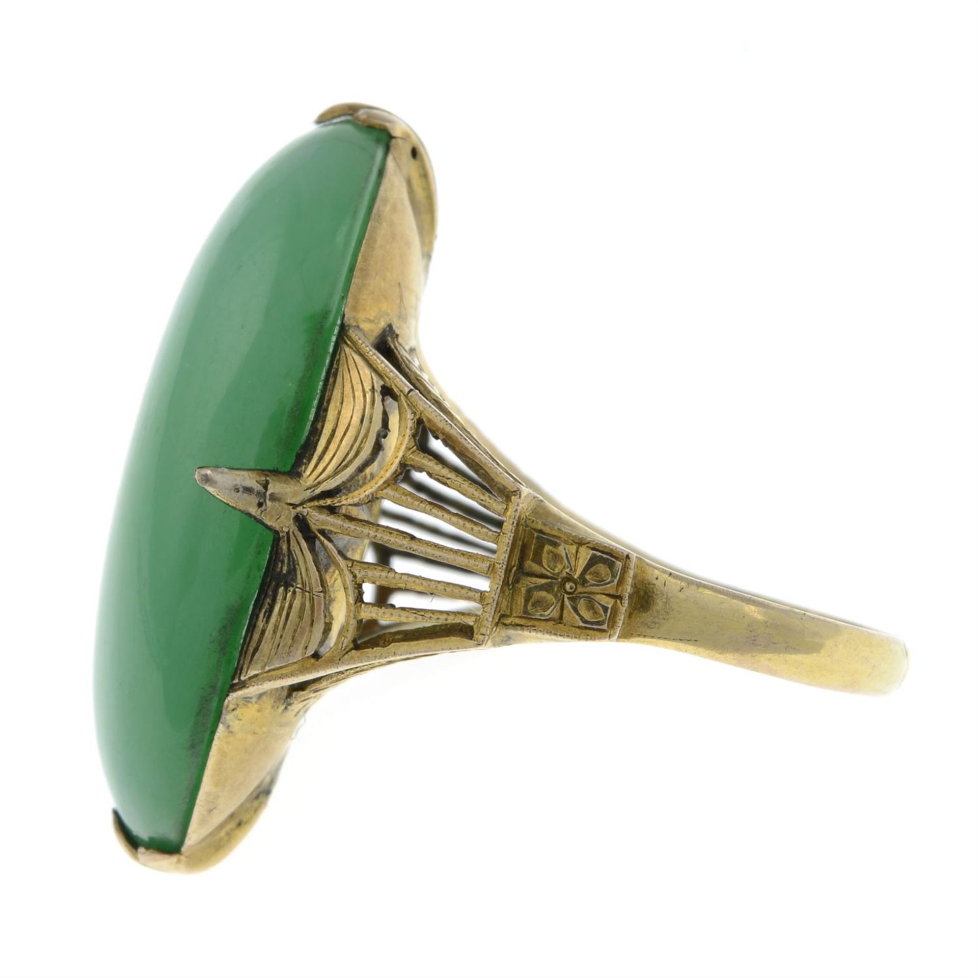 Mid 20th century gold jadeite jade ring - Image 4 of 5