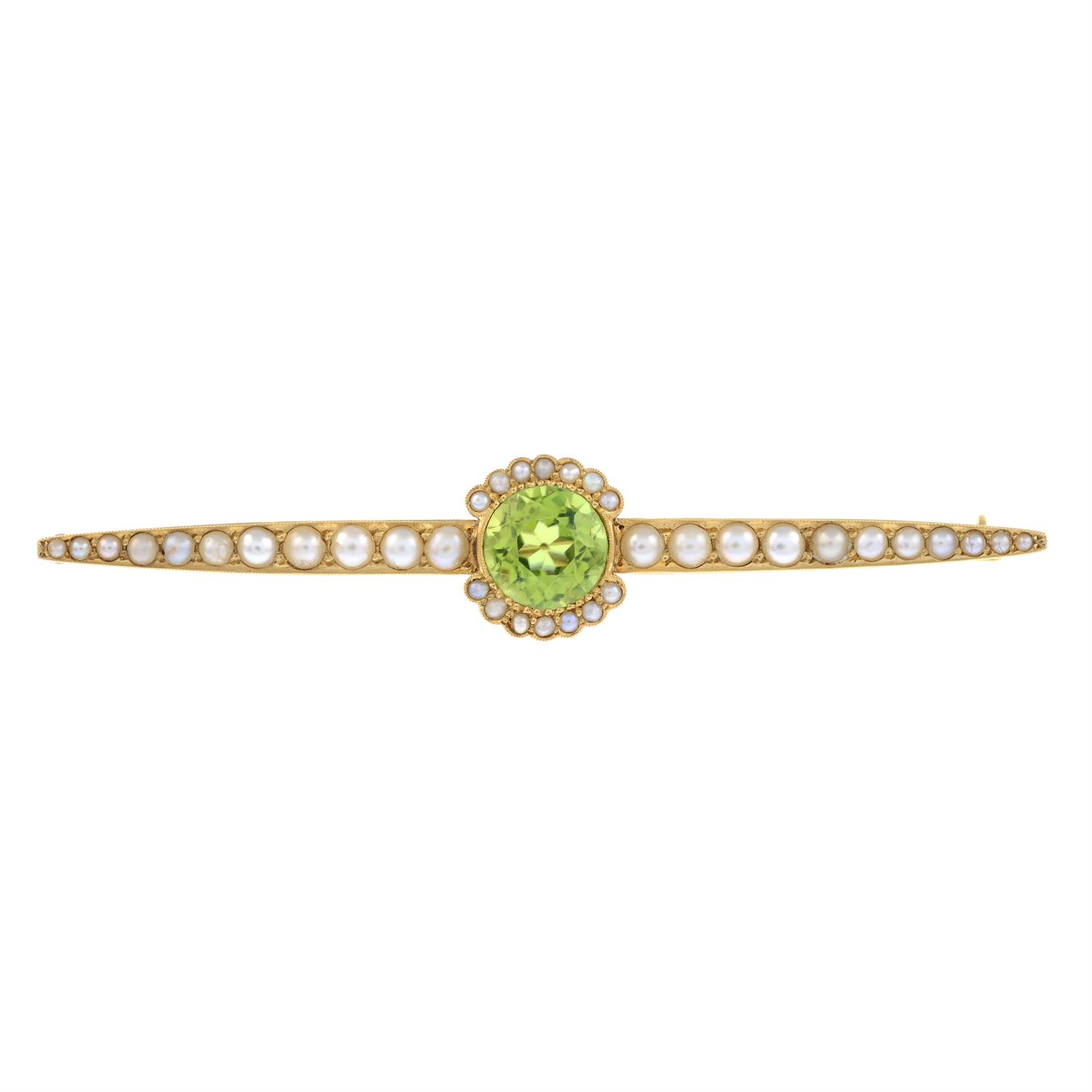 Early 20th century 15ct gold peridot and split pearl brooch - Image 2 of 4