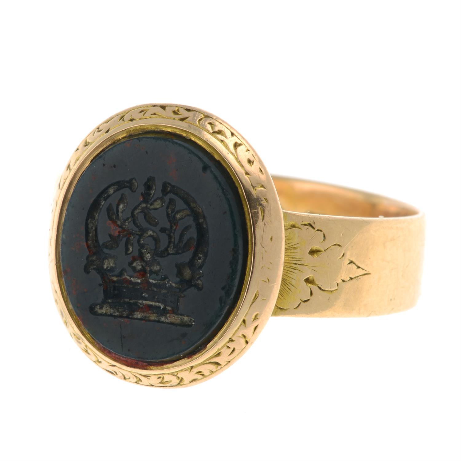 Victorian gold bloodstone signet ring - Image 5 of 6