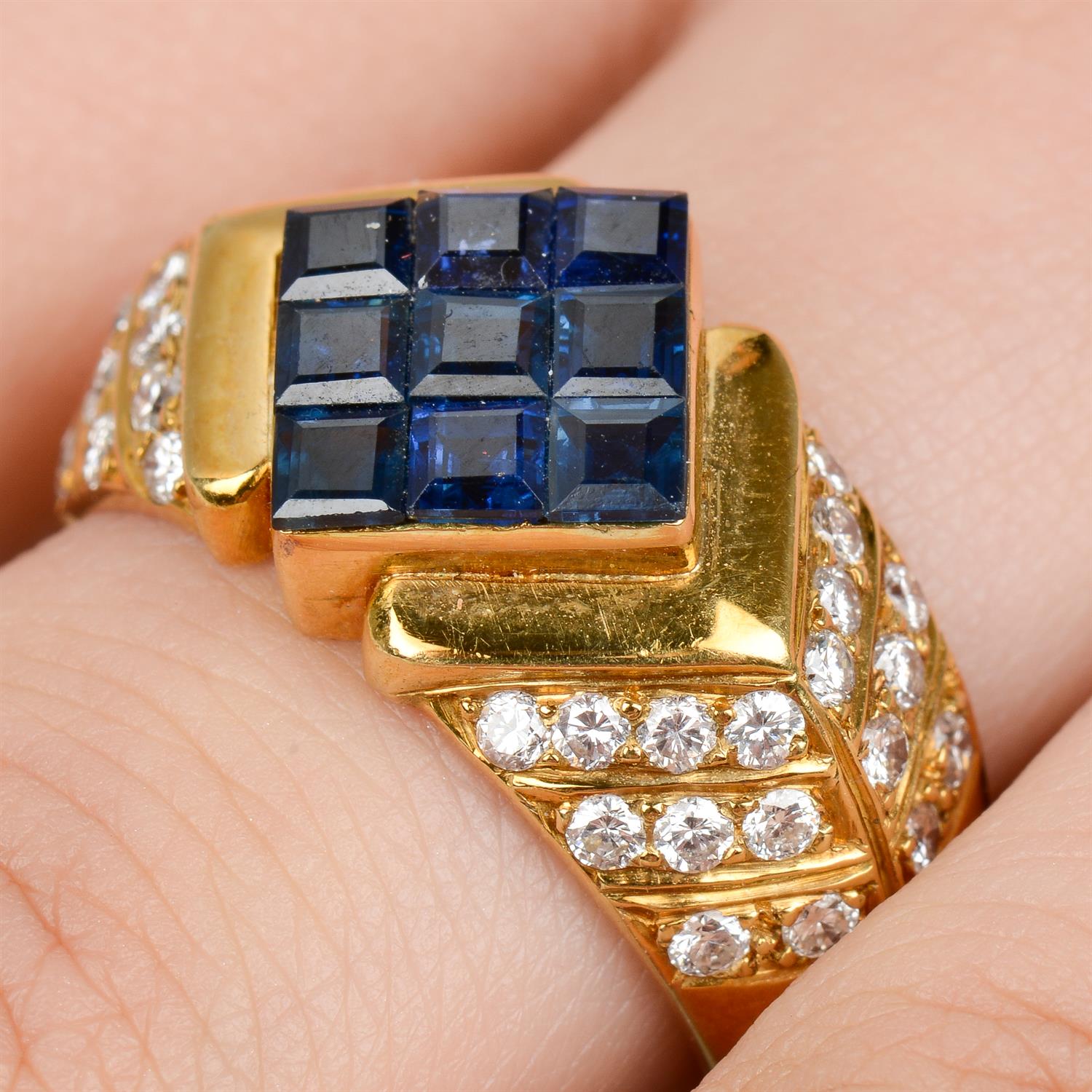 18ct gold sapphire and diamond ring