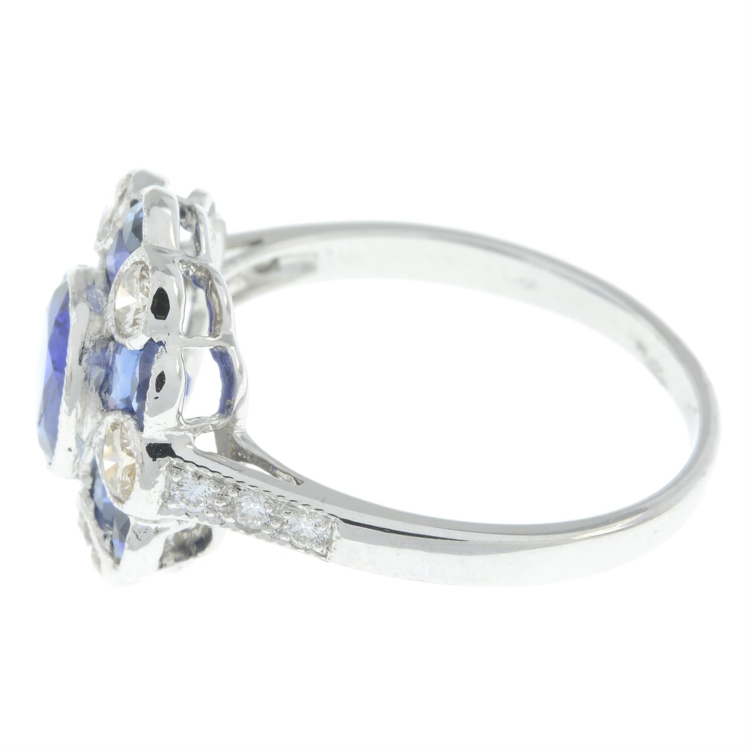 Sapphire and diamond floral cluster ring - Bild 4 aus 5