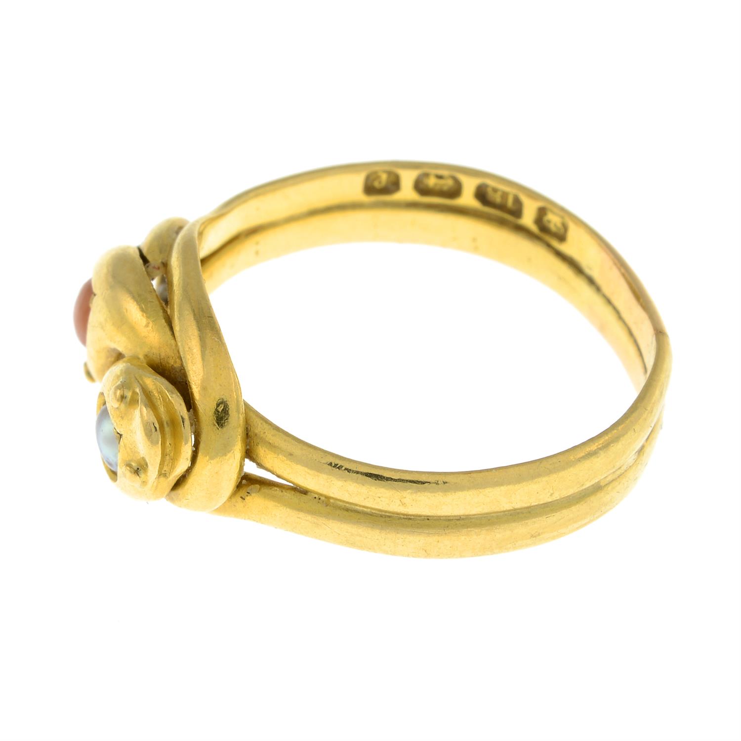 Victorian 18ct gold coral and split pearl snake ring - Bild 4 aus 5