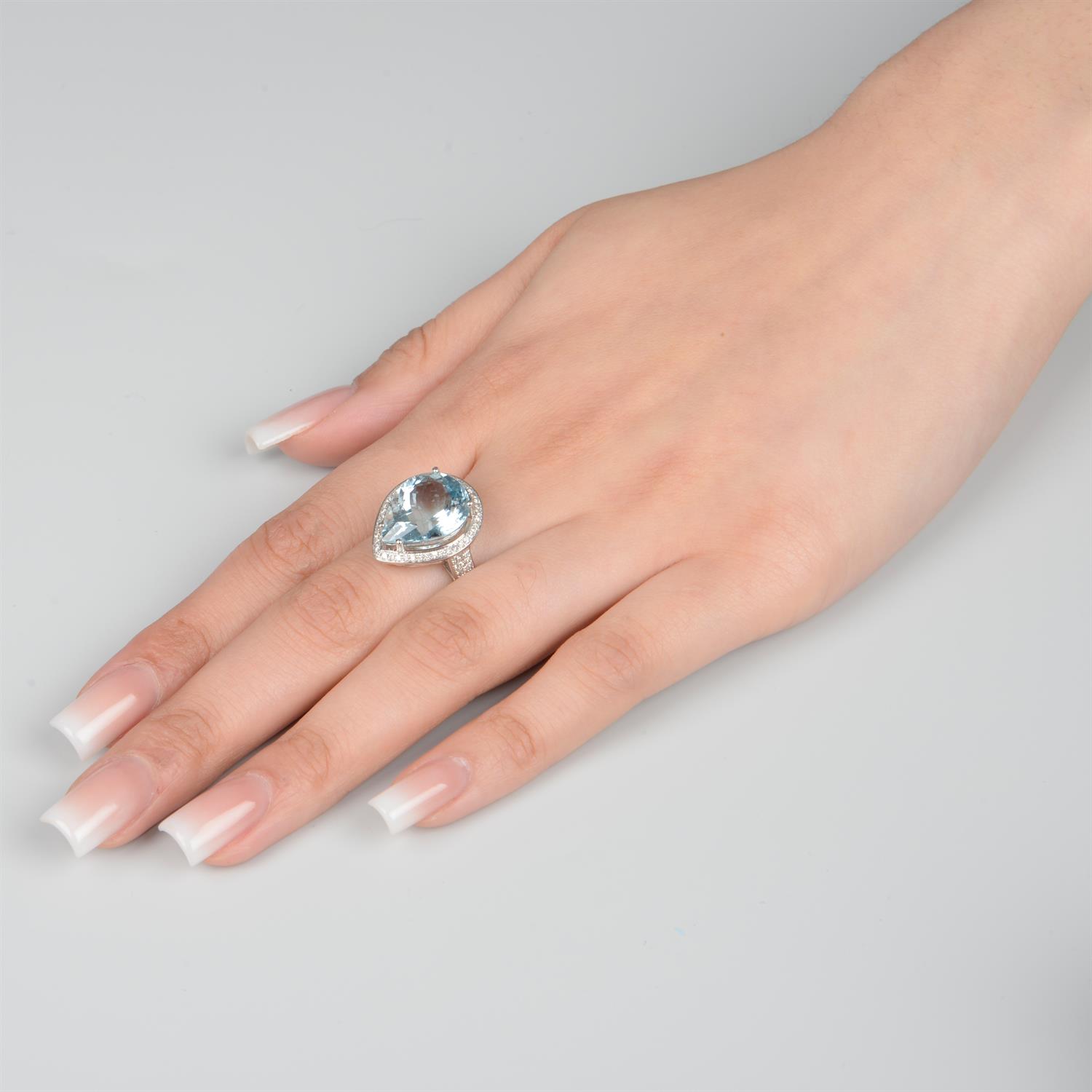 Aquamarine and diamond ring - Image 5 of 5