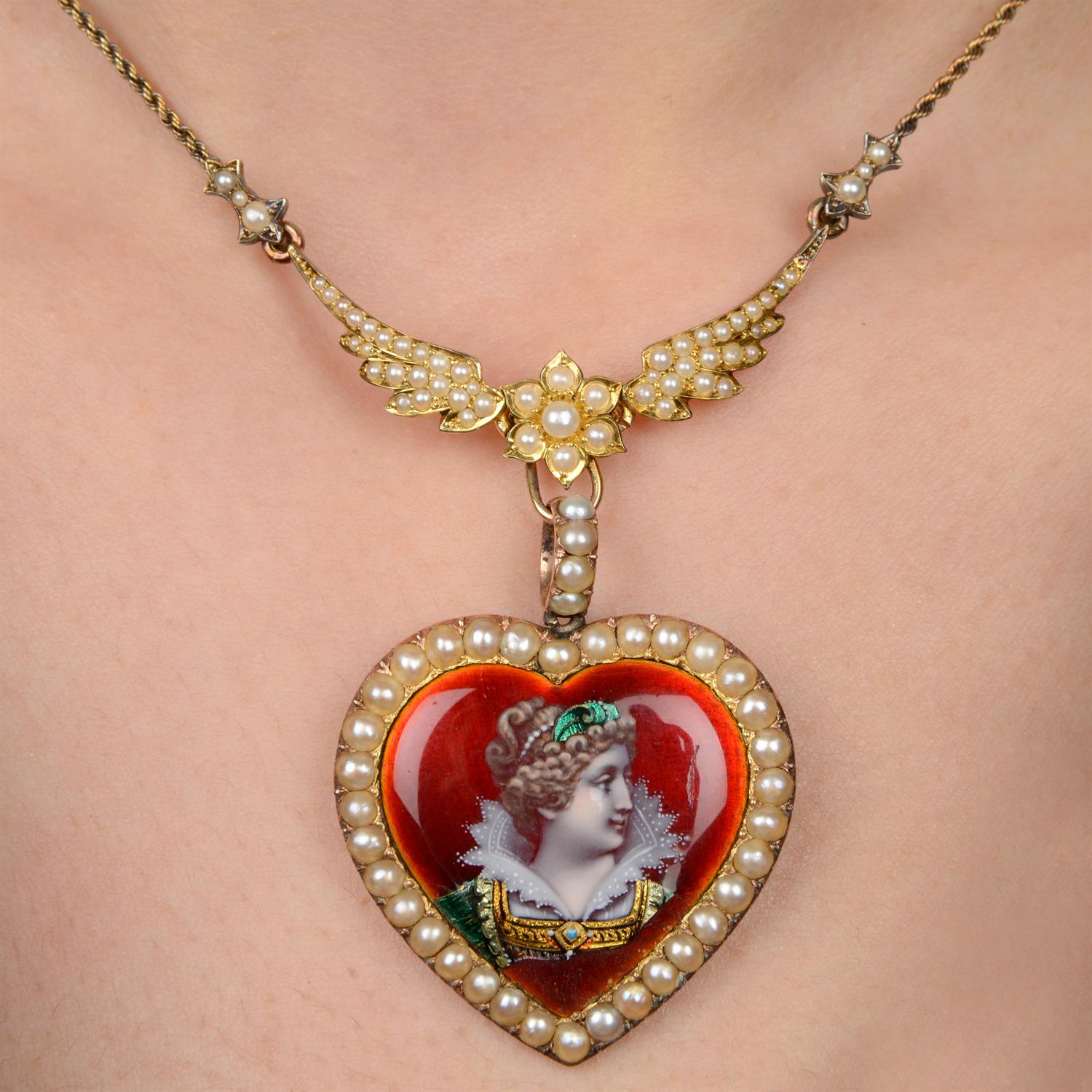 Late 19th century gold enamel heart and wings necklace - Image 5 of 5